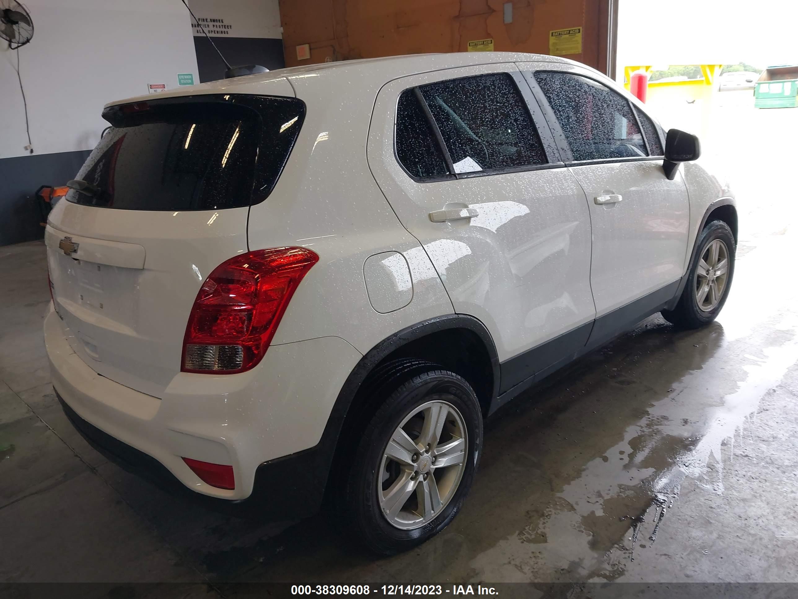 CHEVROLET TRAX image 4
