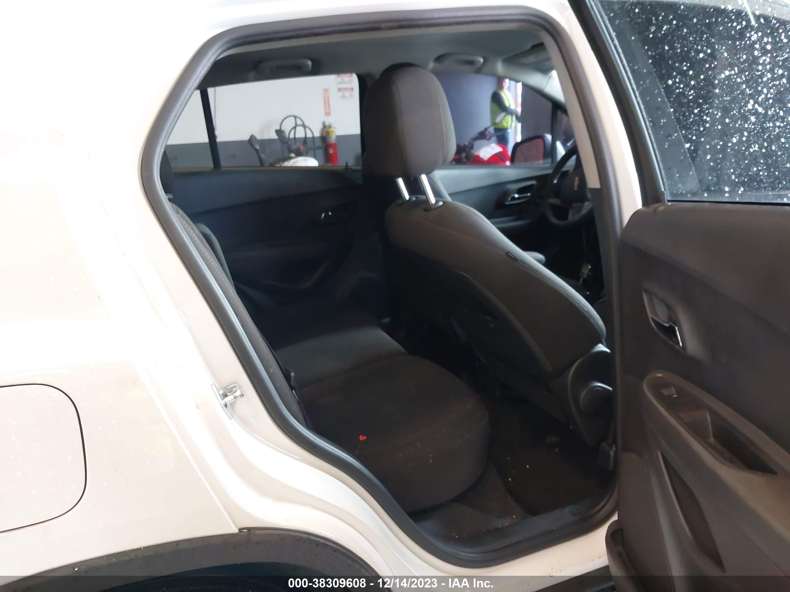CHEVROLET TRAX image 8