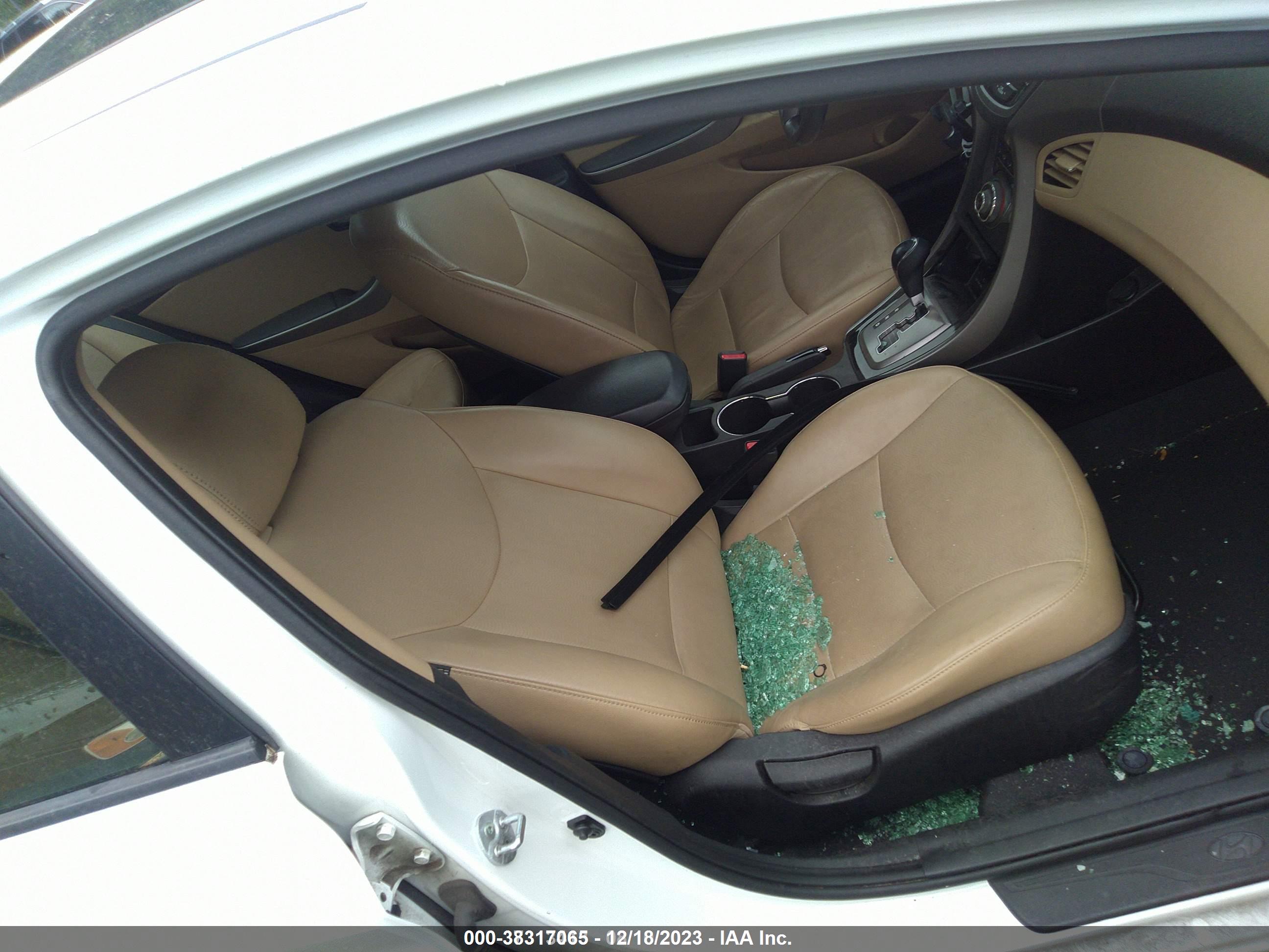 HYUNDAI ELANTRA image 5