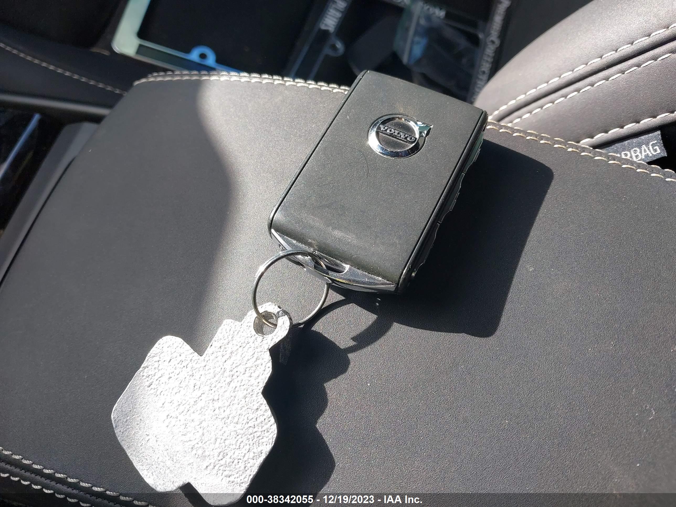 VOLVO C40 image 11
