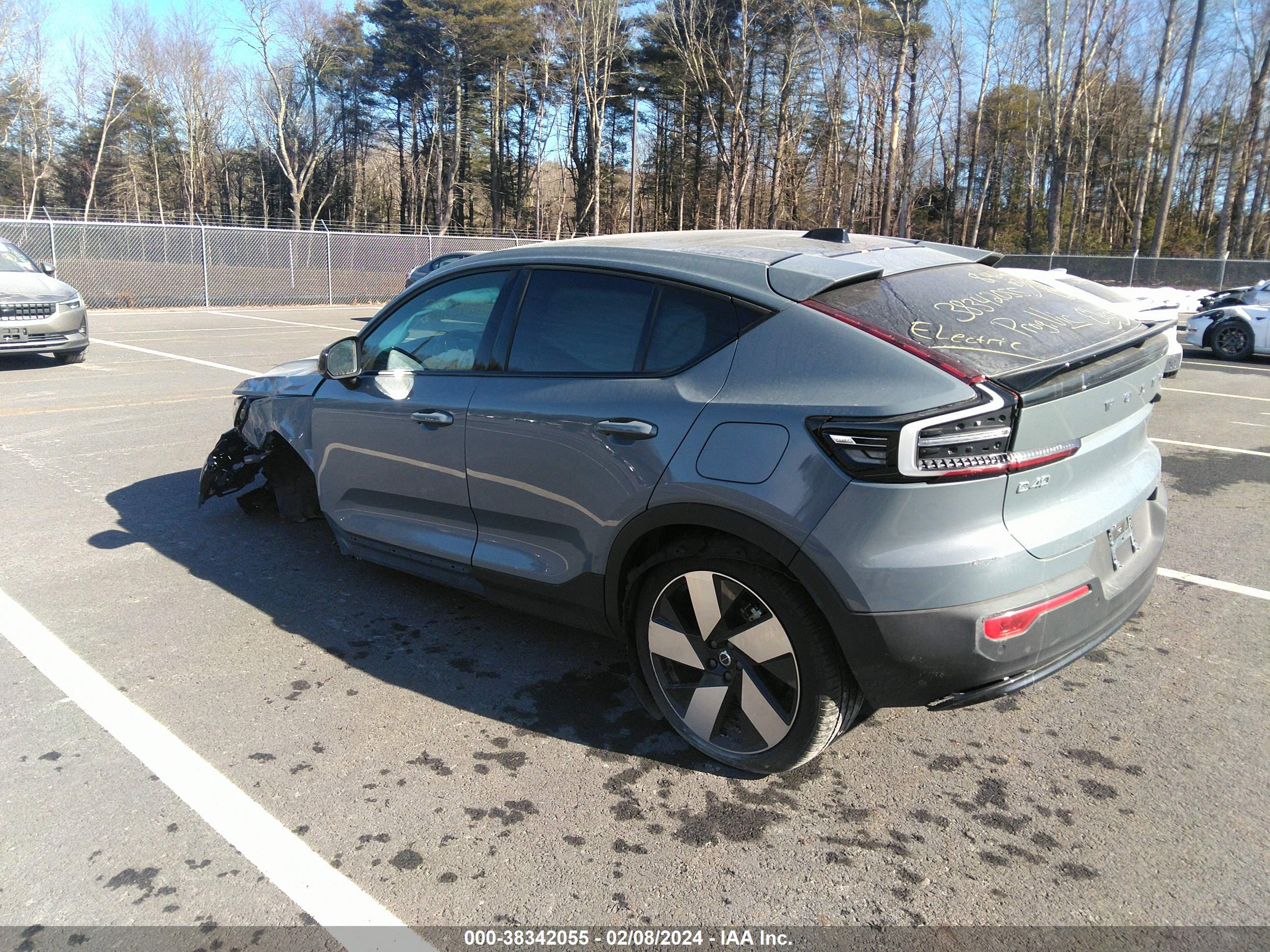 VOLVO C40 image 3