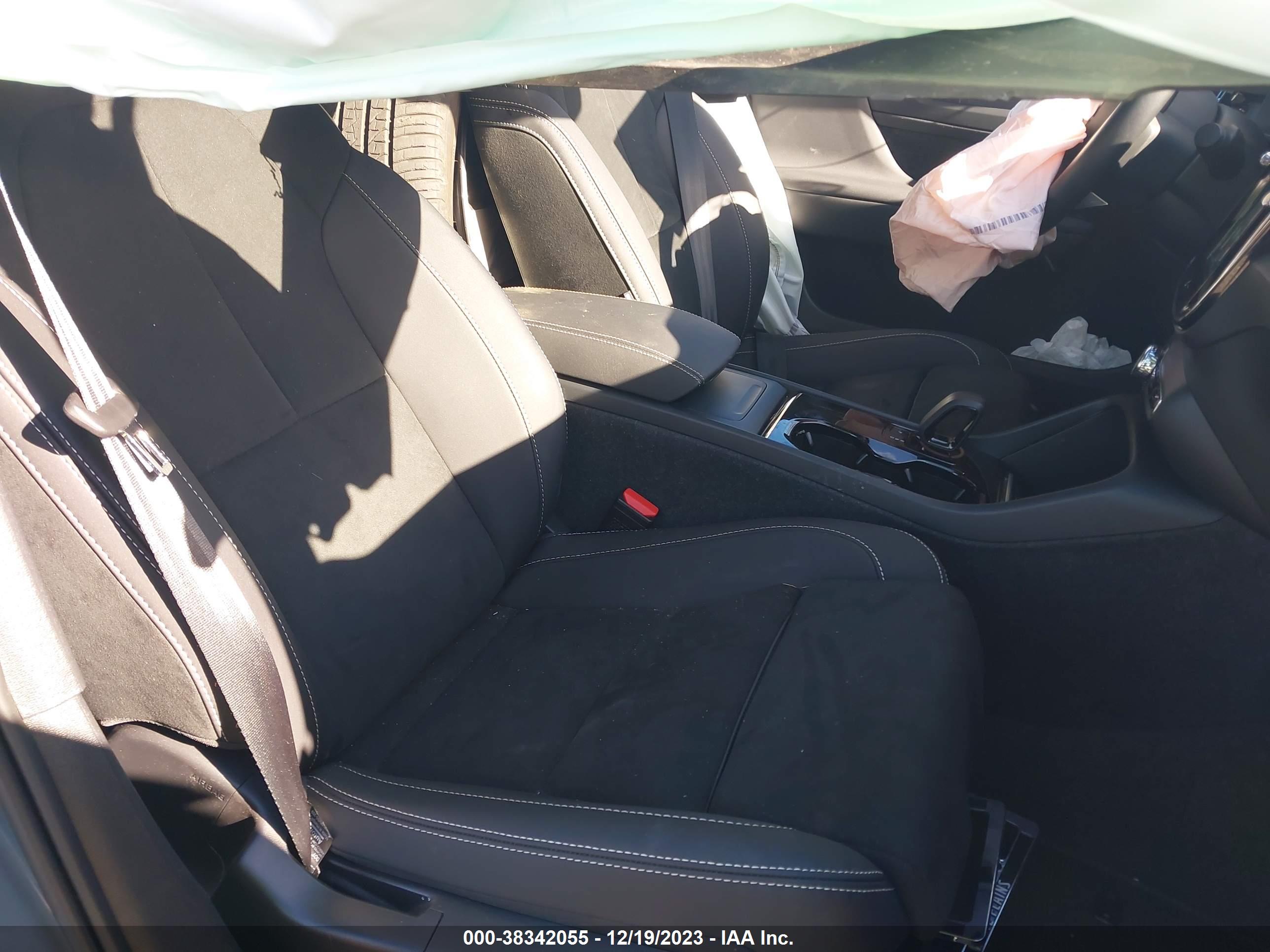 VOLVO C40 image 8
