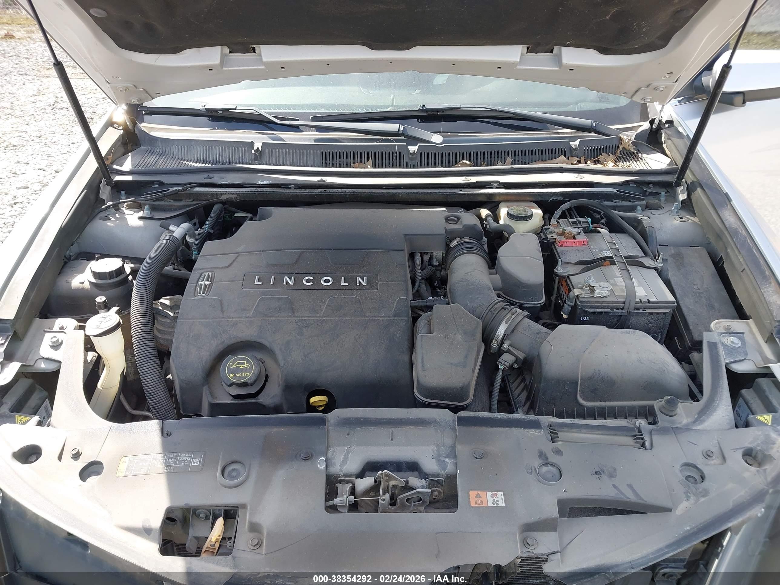 LINCOLN MKS image 10