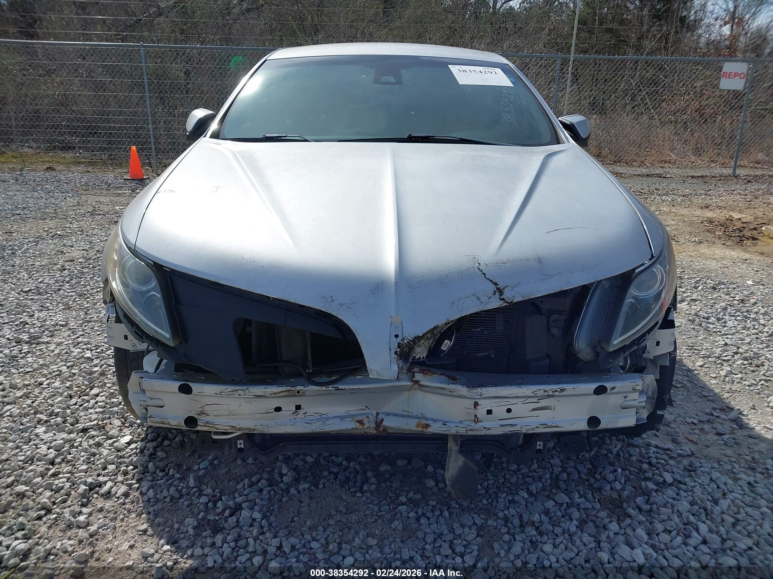 LINCOLN MKS image 6
