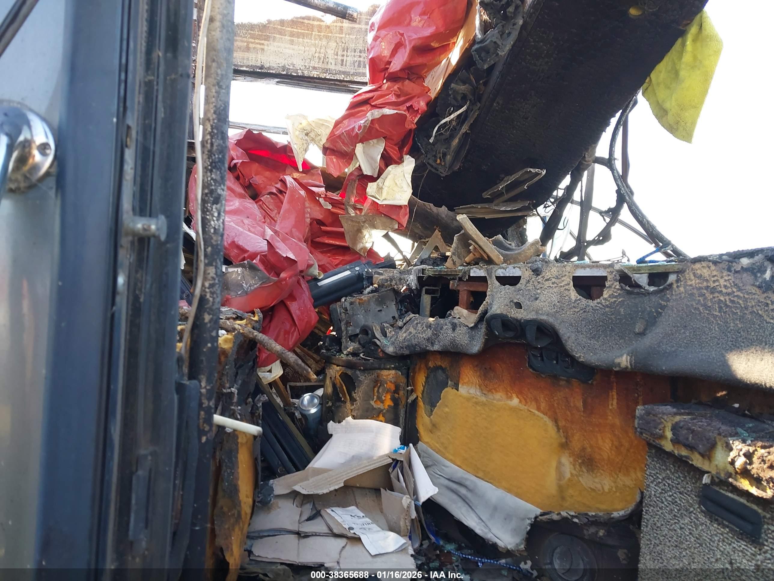 FREIGHTLINER CHASSIS image 5