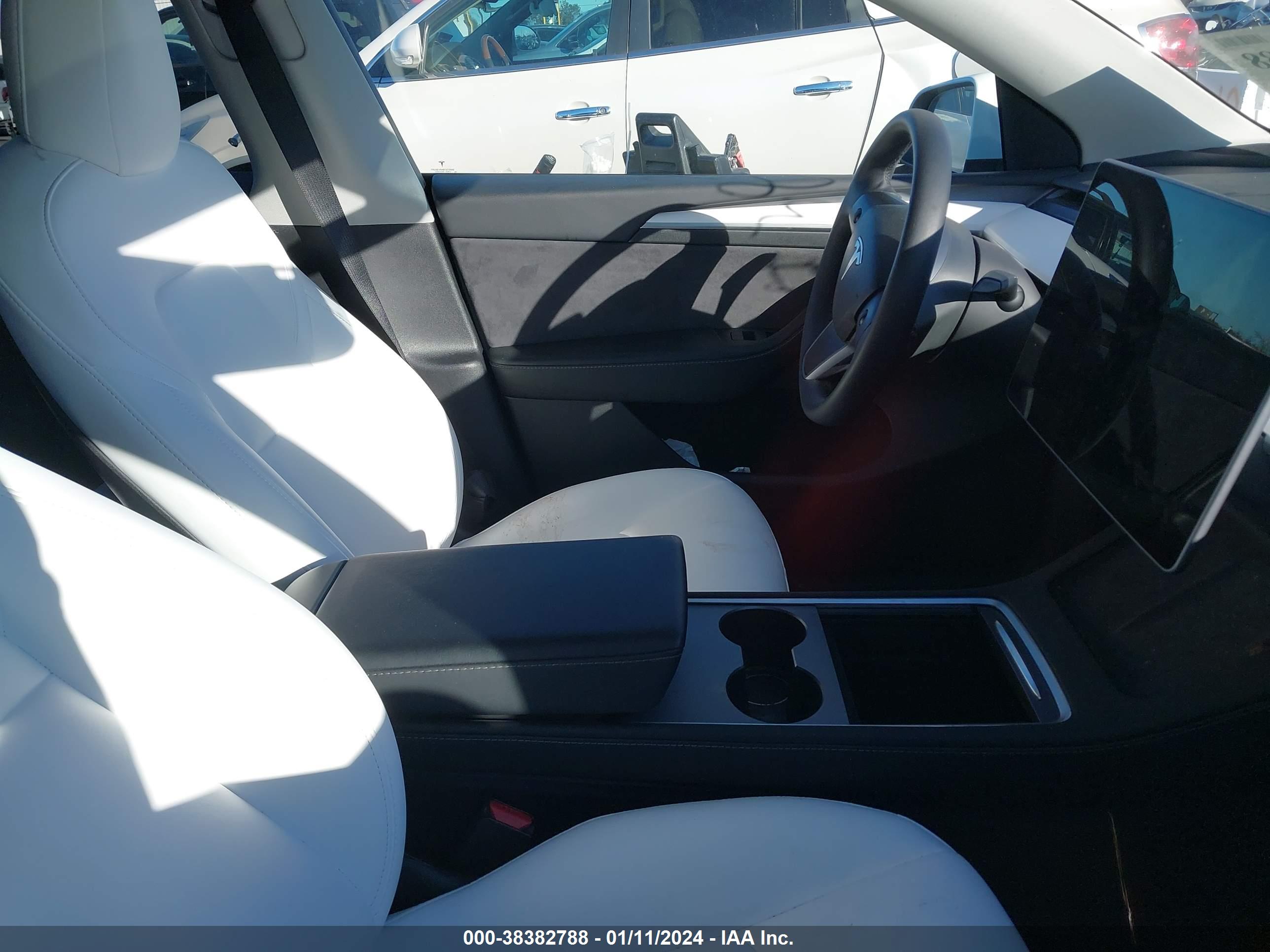 TESLA MODEL image 5