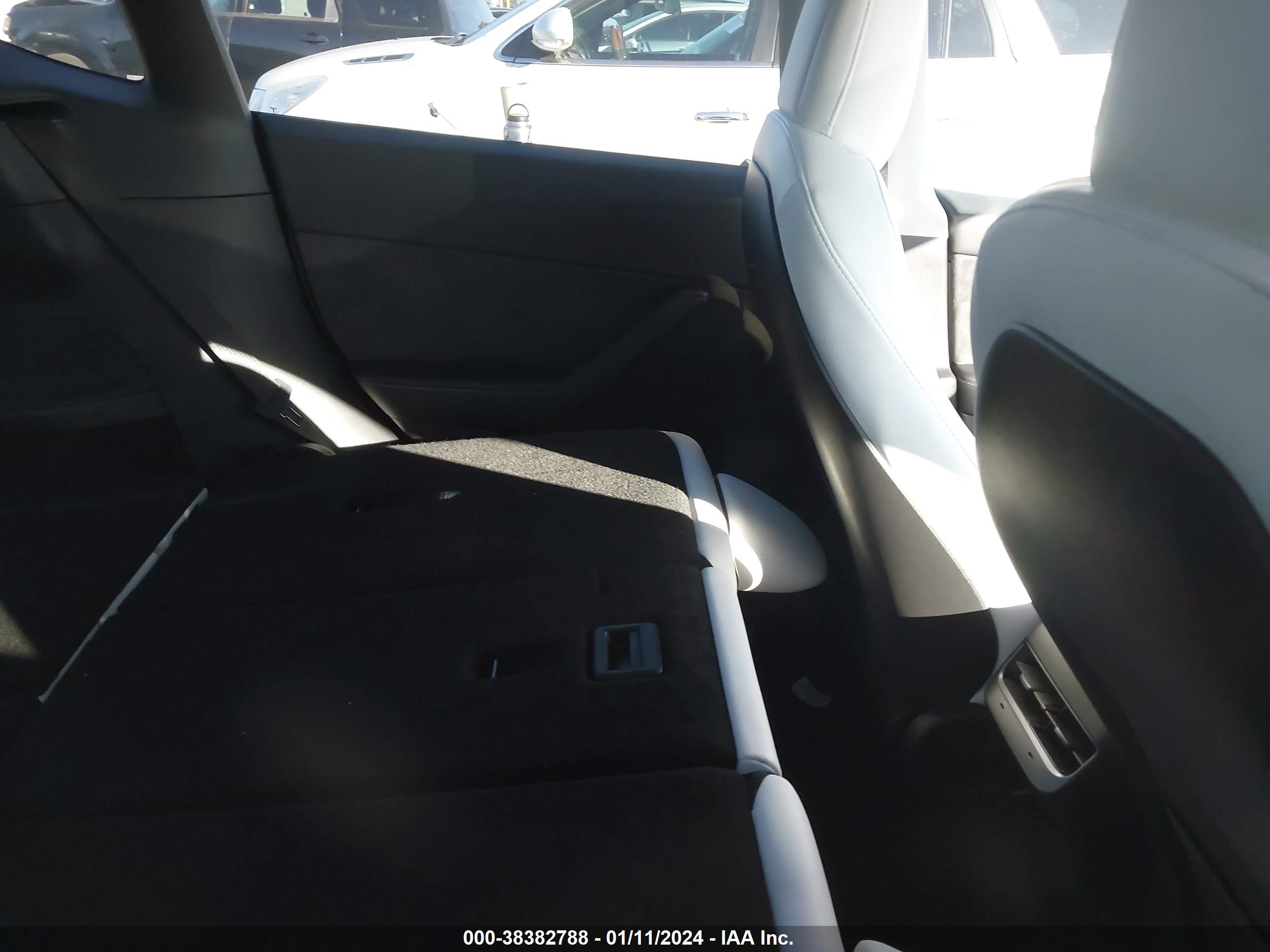 TESLA MODEL image 8