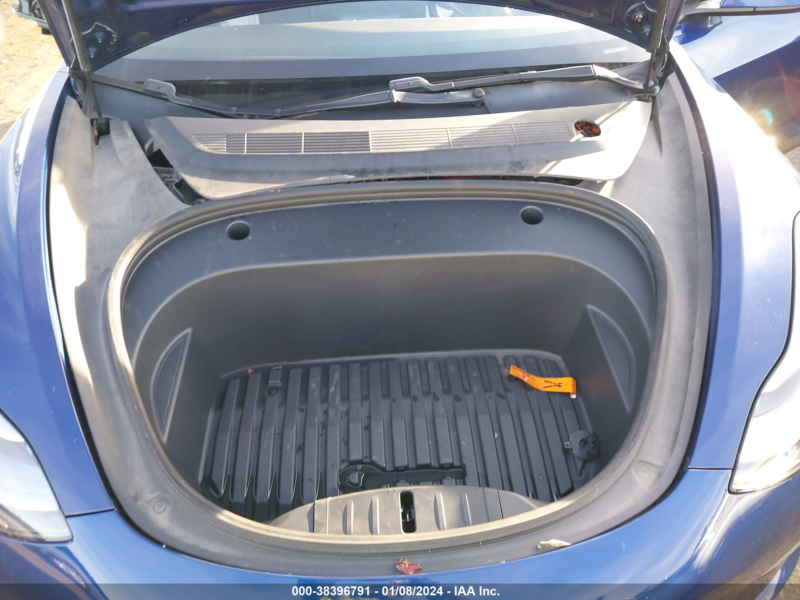 TESLA MODEL image 10