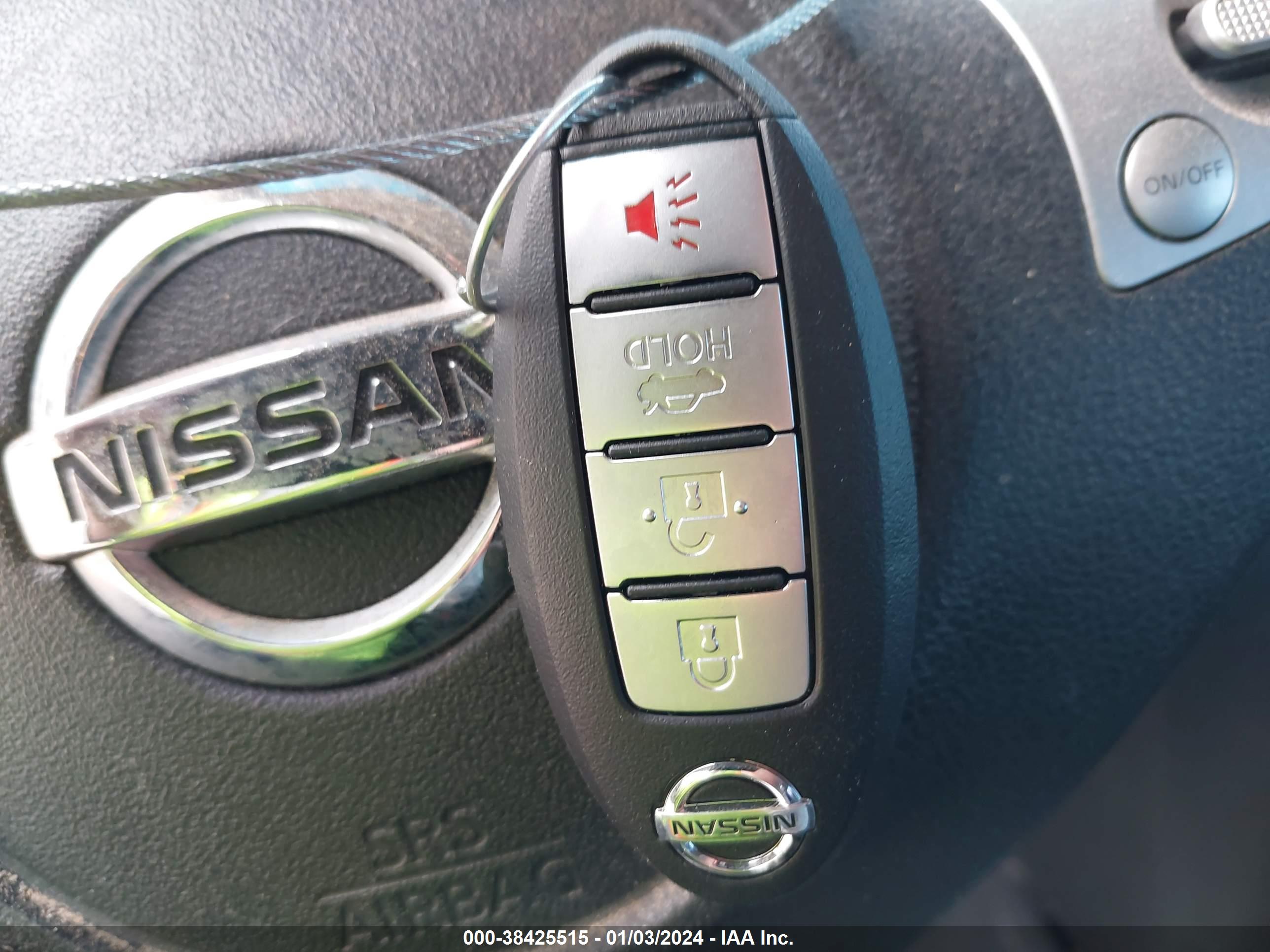 NISSAN MAXIMA image 11