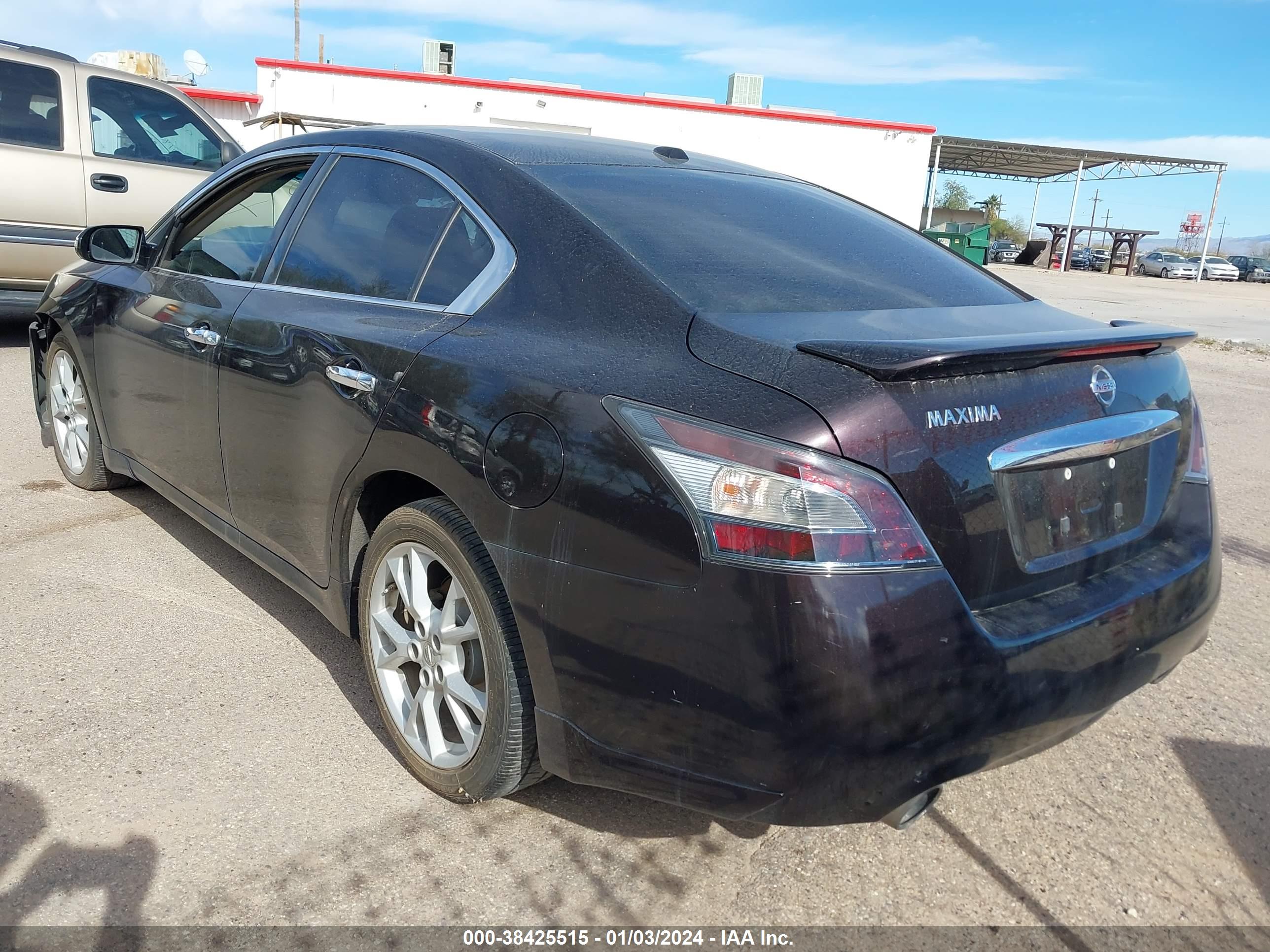 NISSAN MAXIMA image 3