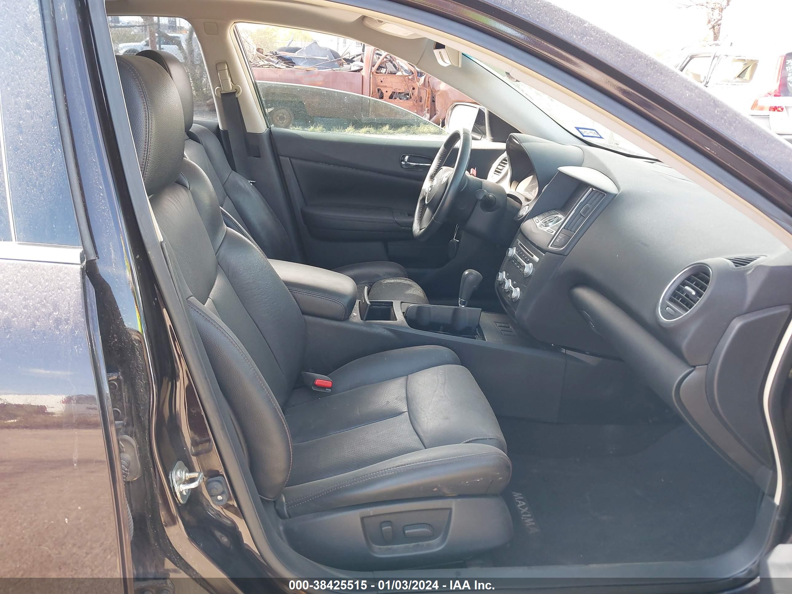 NISSAN MAXIMA image 5