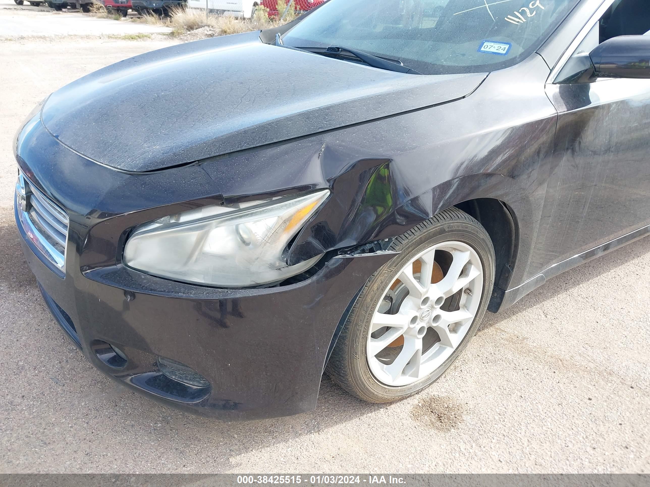 NISSAN MAXIMA image 6