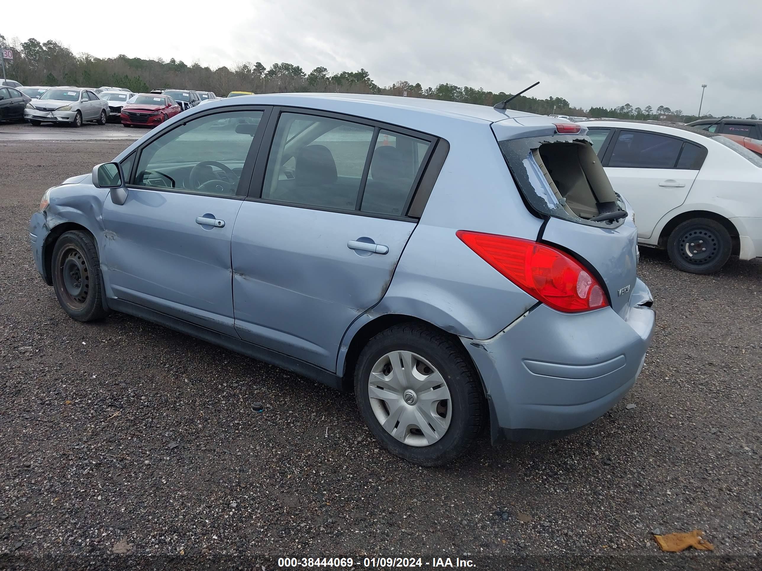 NISSAN VERSA image 3