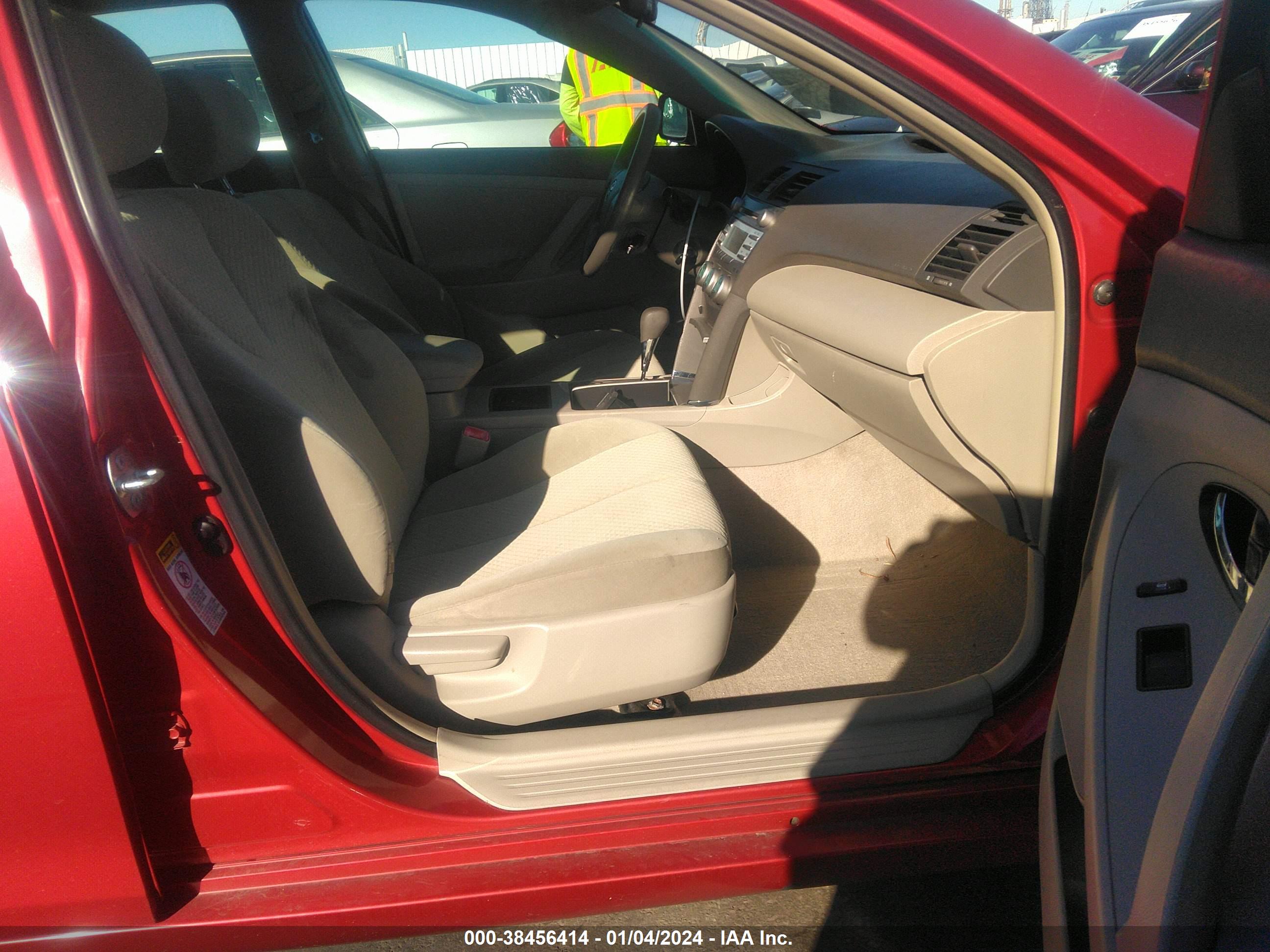 TOYOTA CAMRY image 5