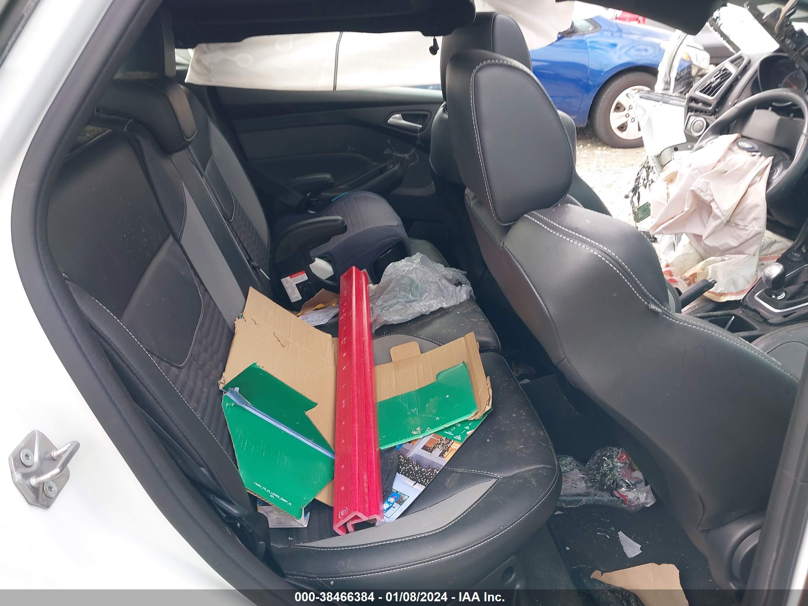 FORD FOCUS image 8