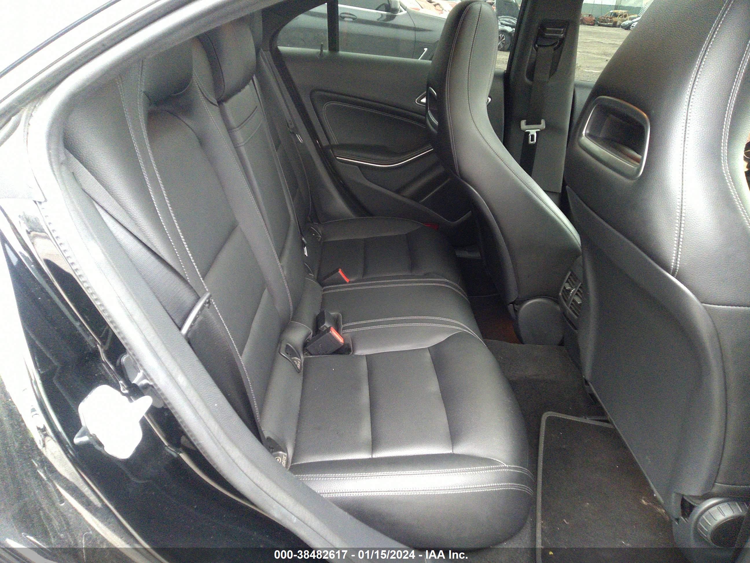 MERCEDES-BENZ CLA image 8