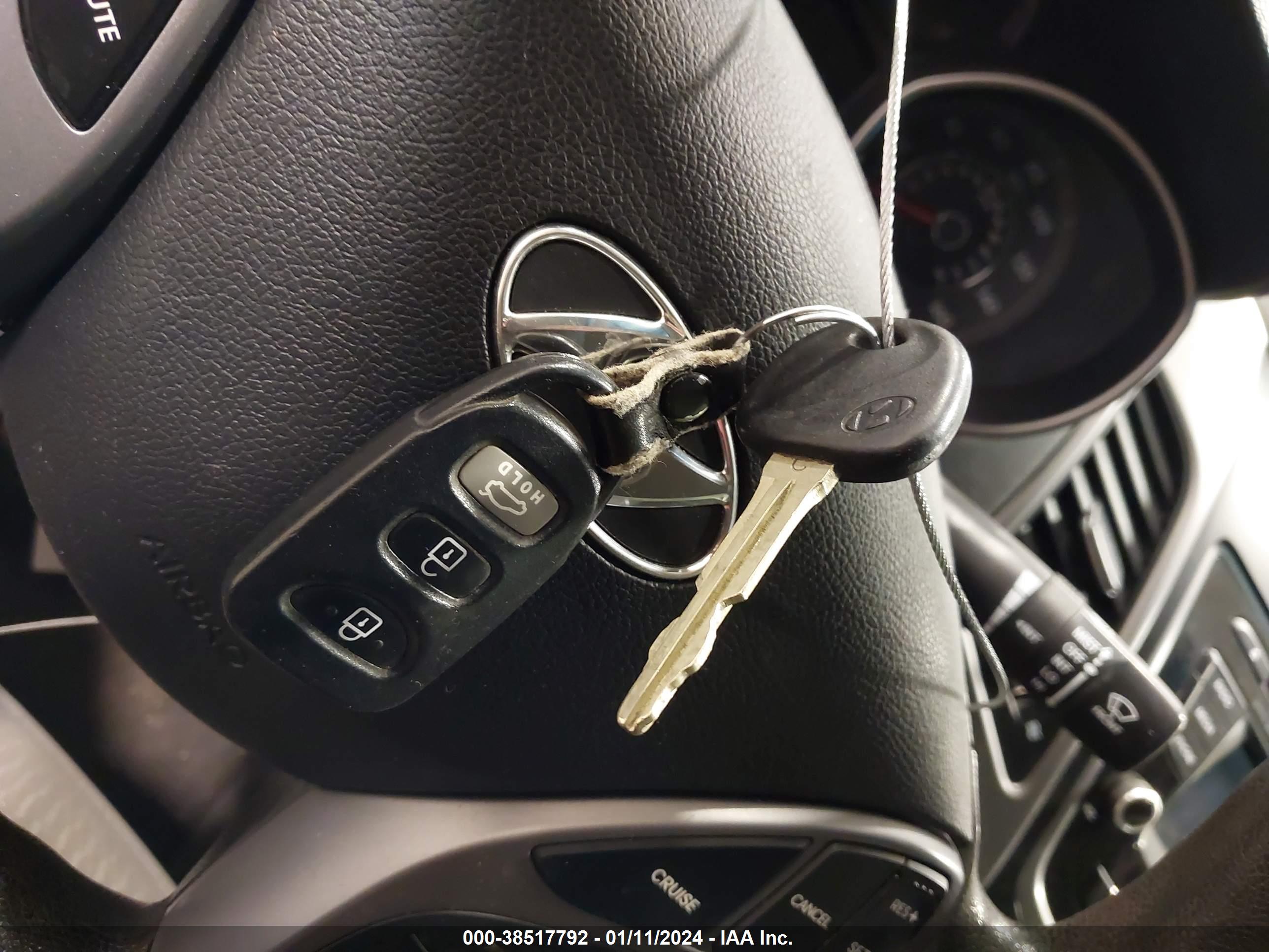 HYUNDAI ELANTRA image 11