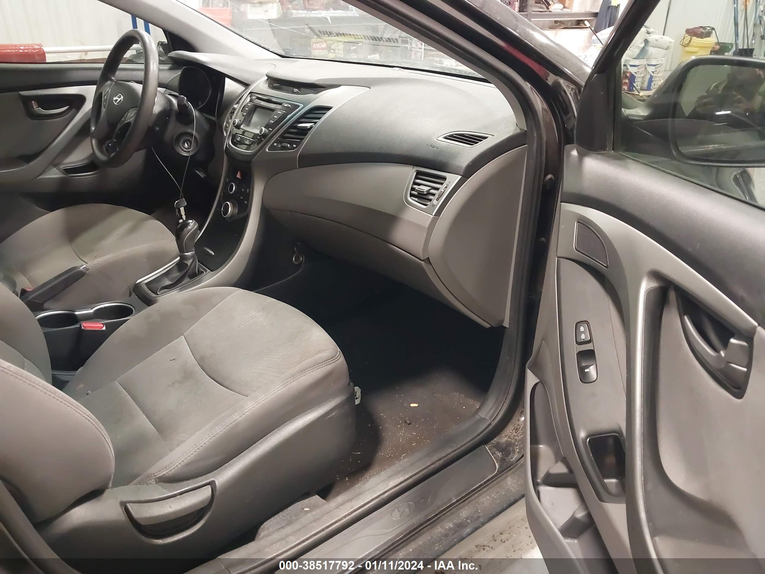 HYUNDAI ELANTRA image 5