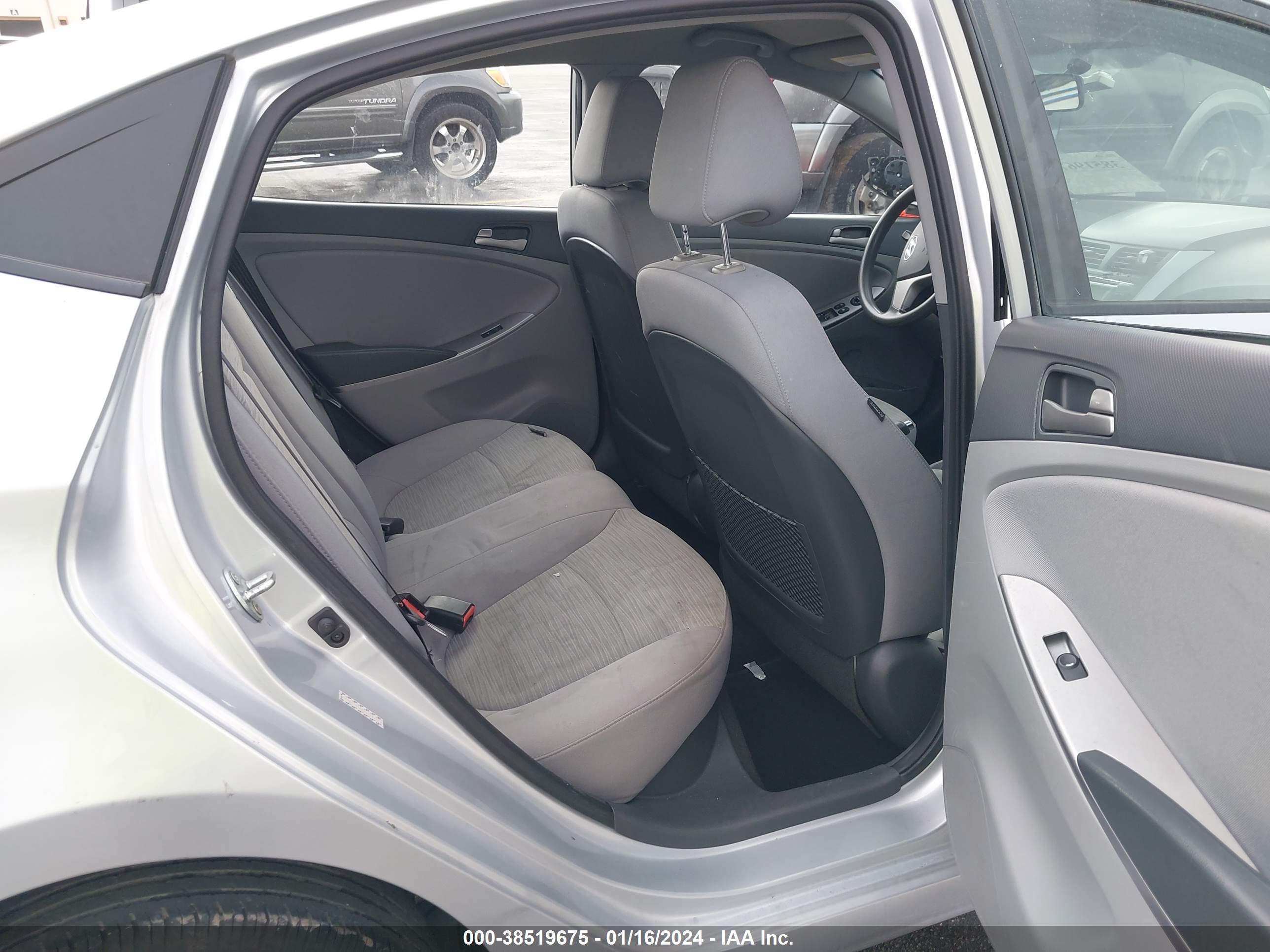 HYUNDAI ACCENT image 8