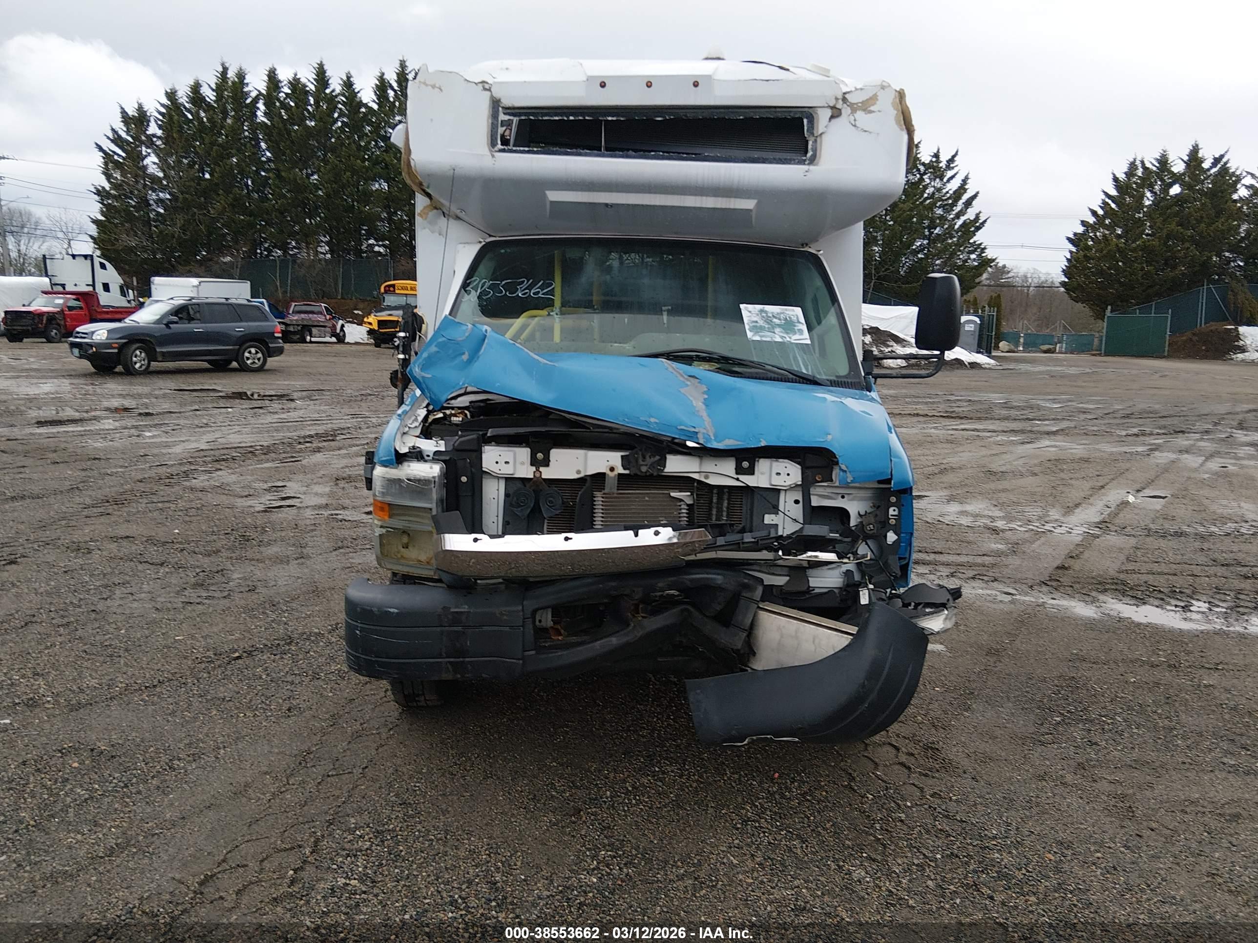 FORD BUS image 6