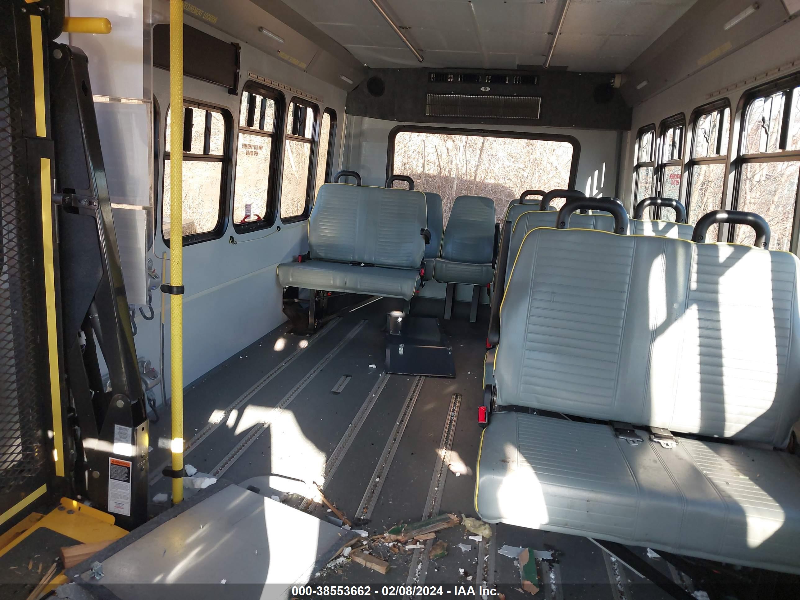 FORD BUS image 7