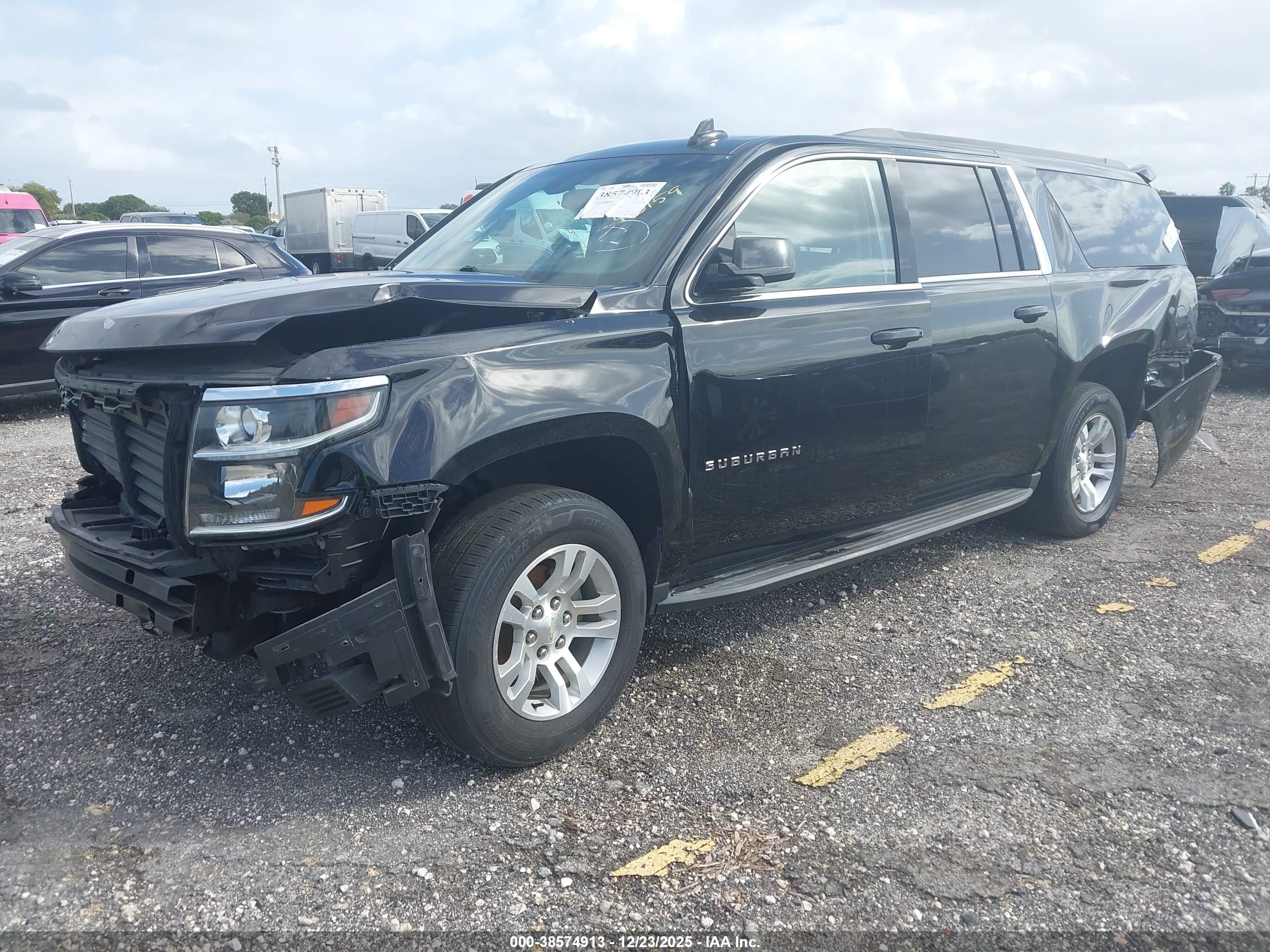 CHEVROLET SUBURBAN image 2