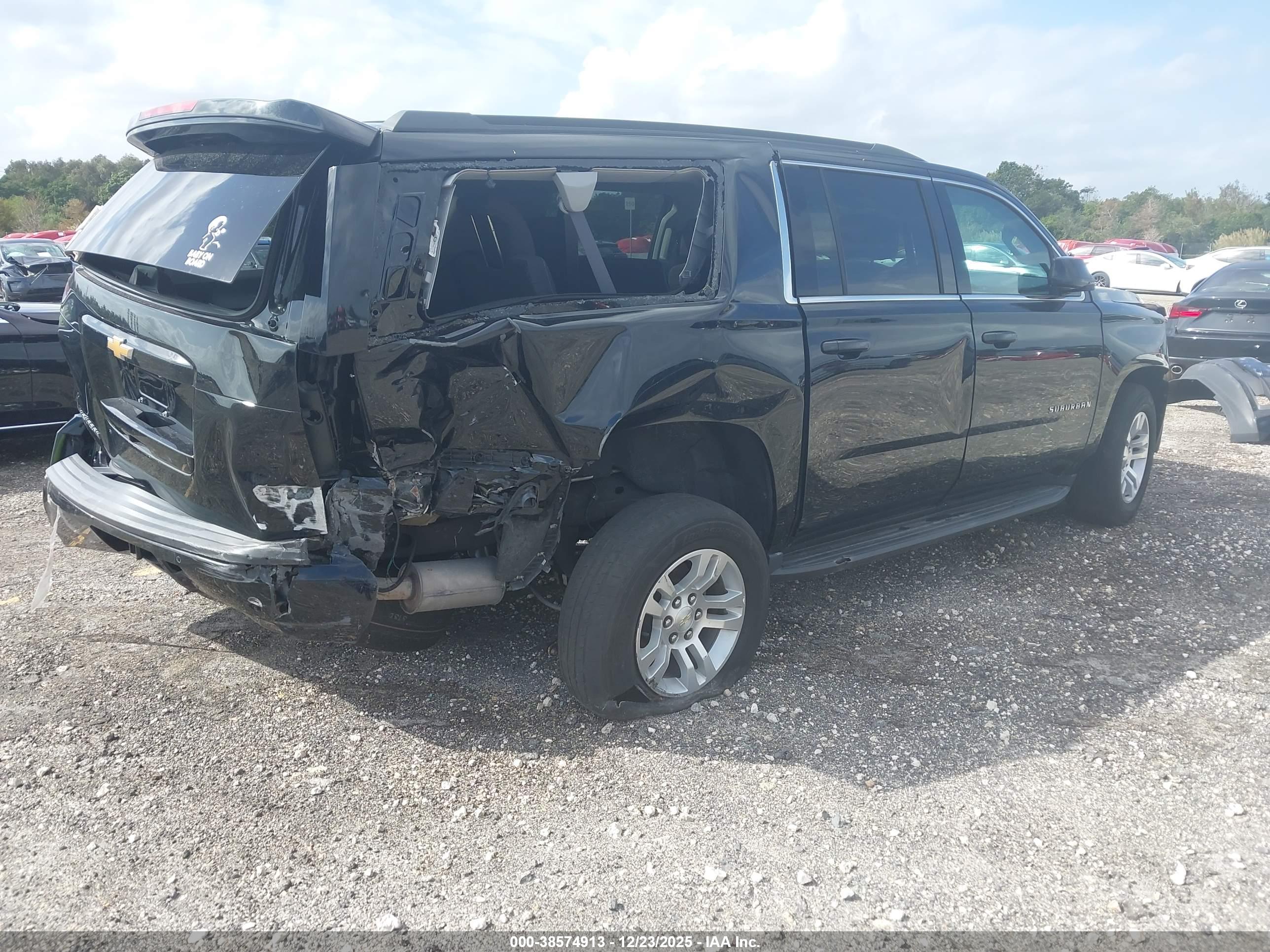 CHEVROLET SUBURBAN image 4