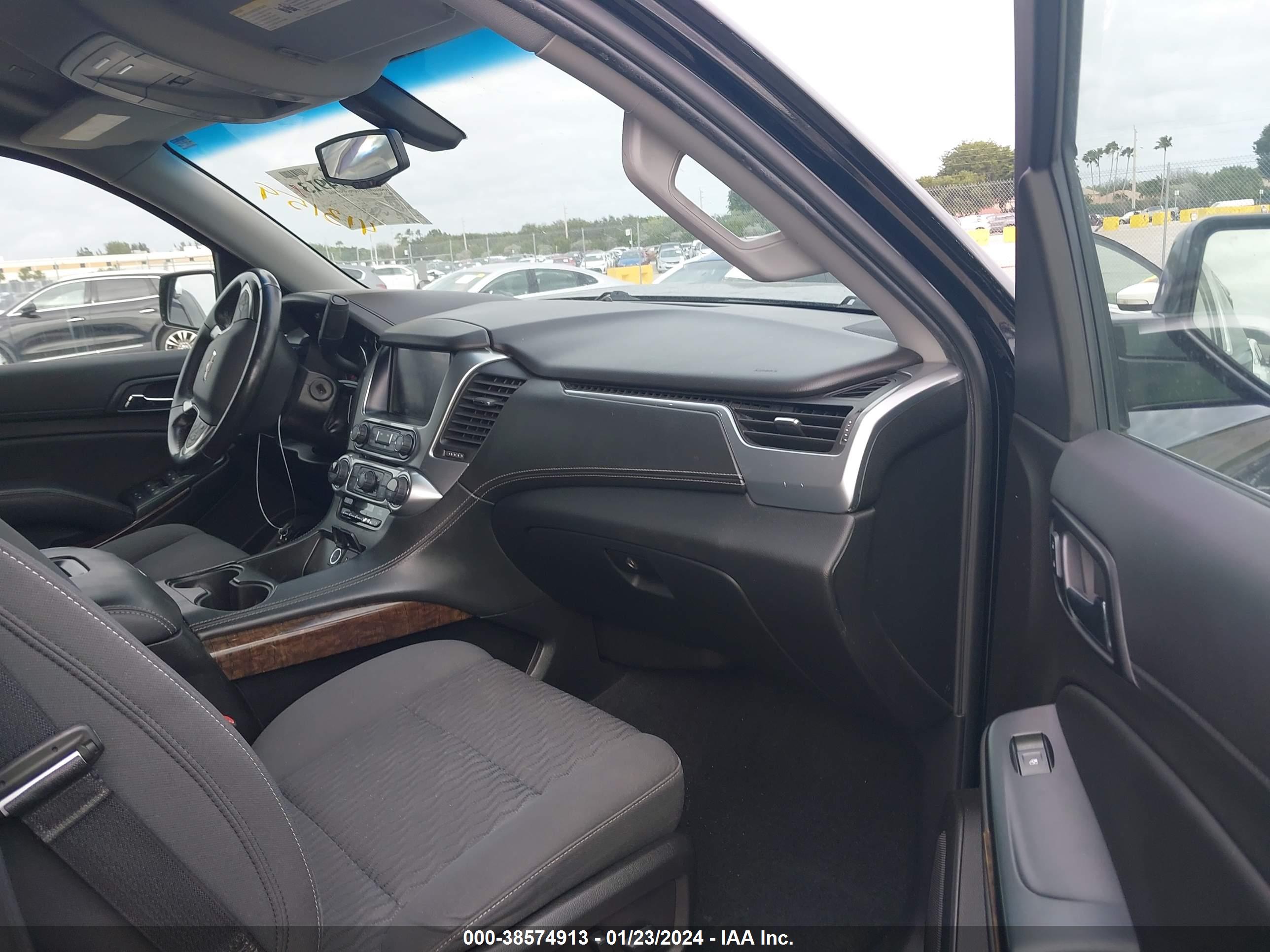 CHEVROLET SUBURBAN image 5
