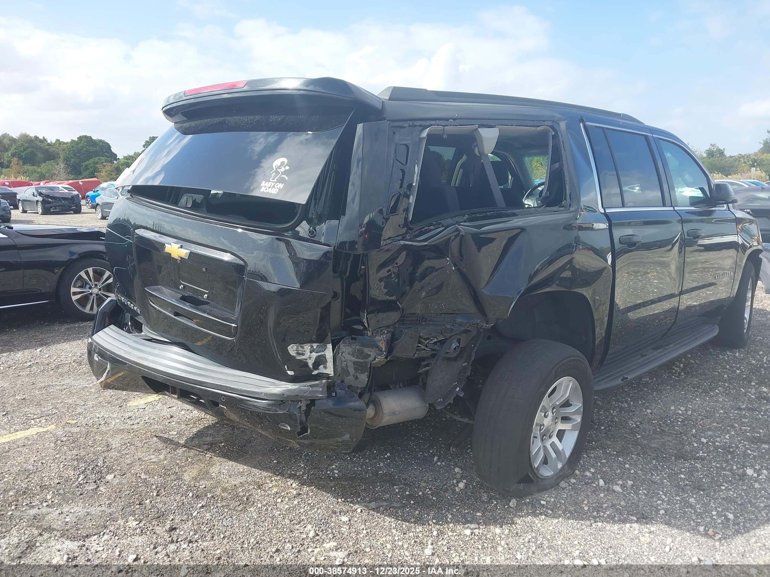 CHEVROLET SUBURBAN image 6