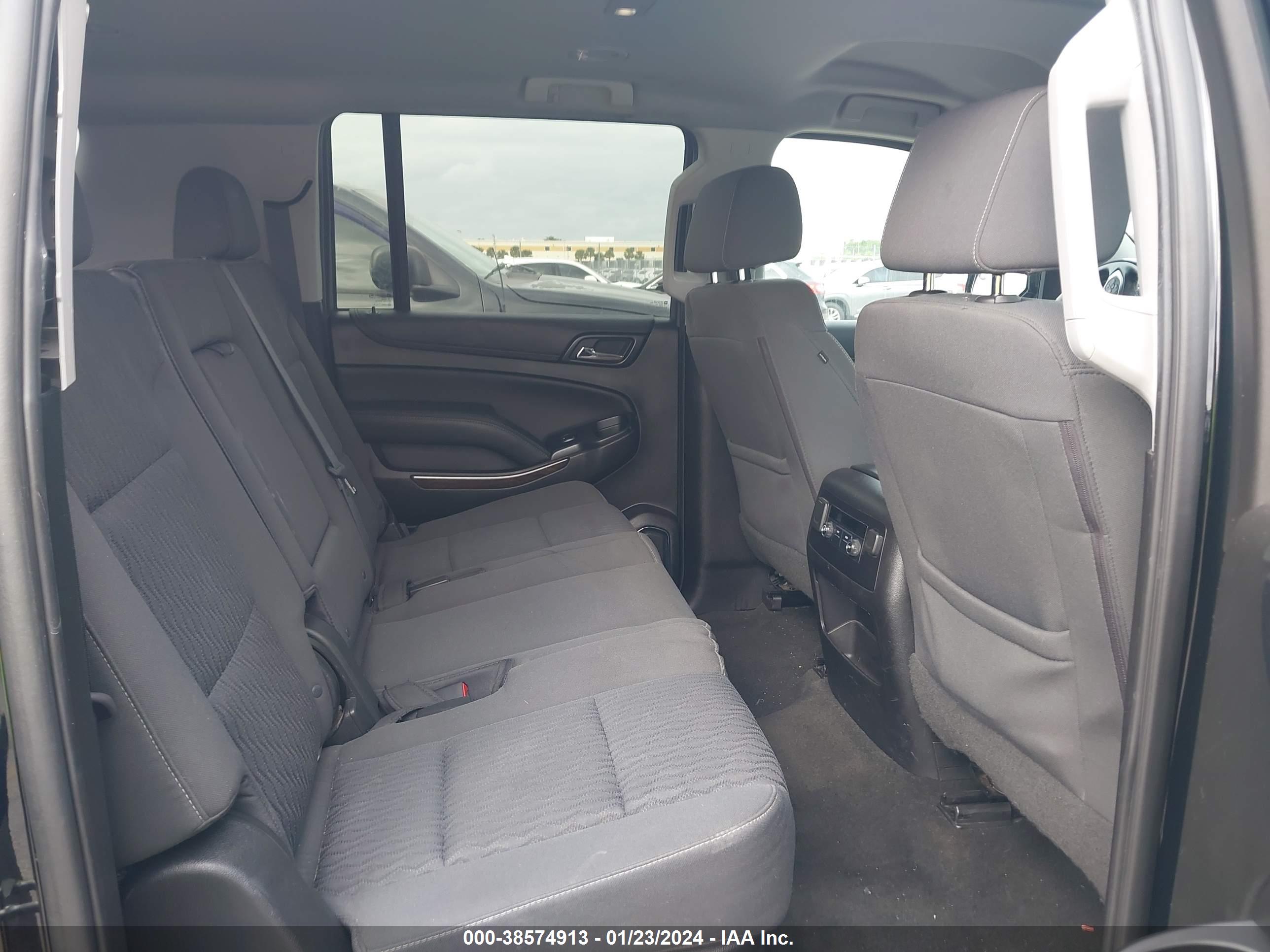 CHEVROLET SUBURBAN image 8