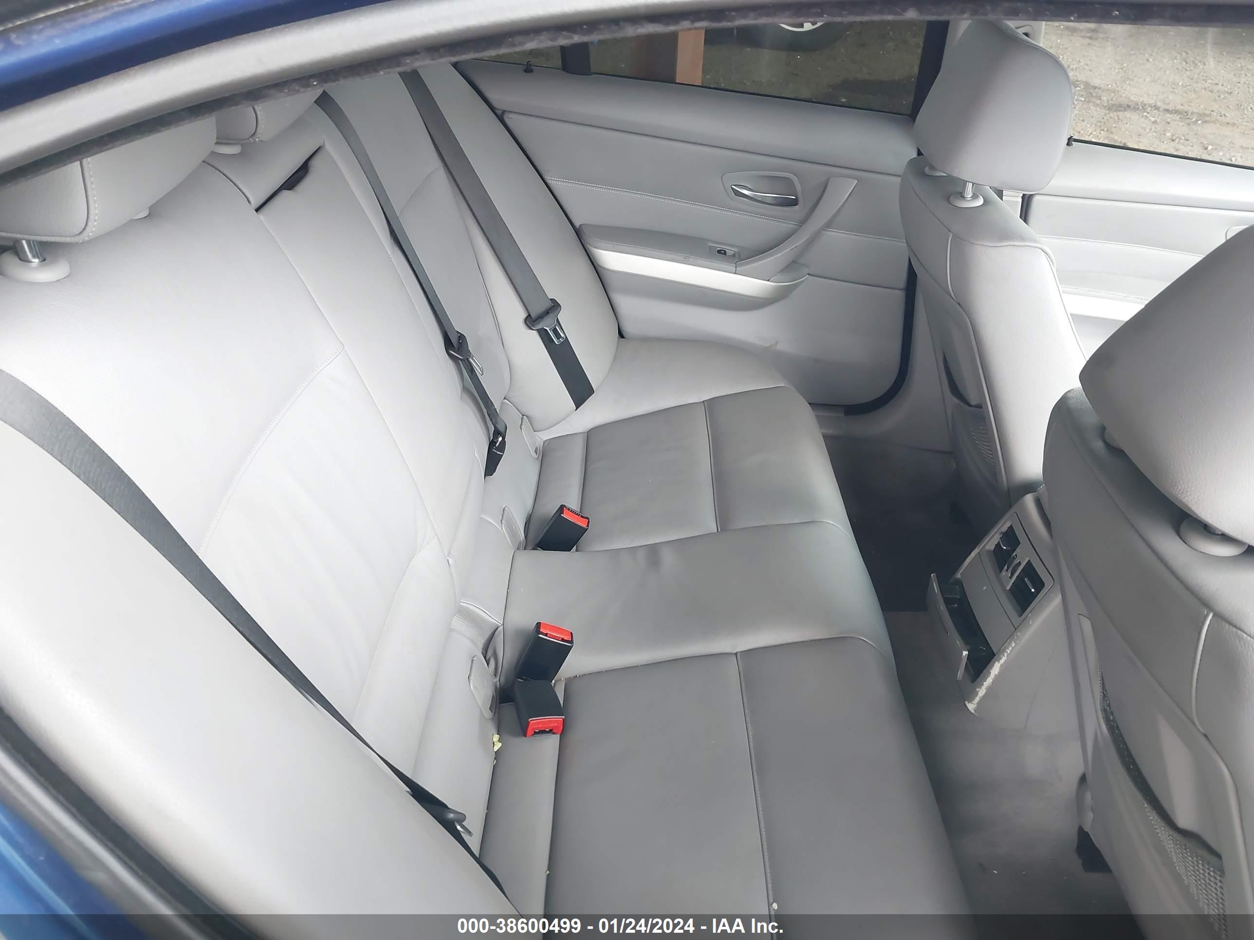 BMW 328XI image 8