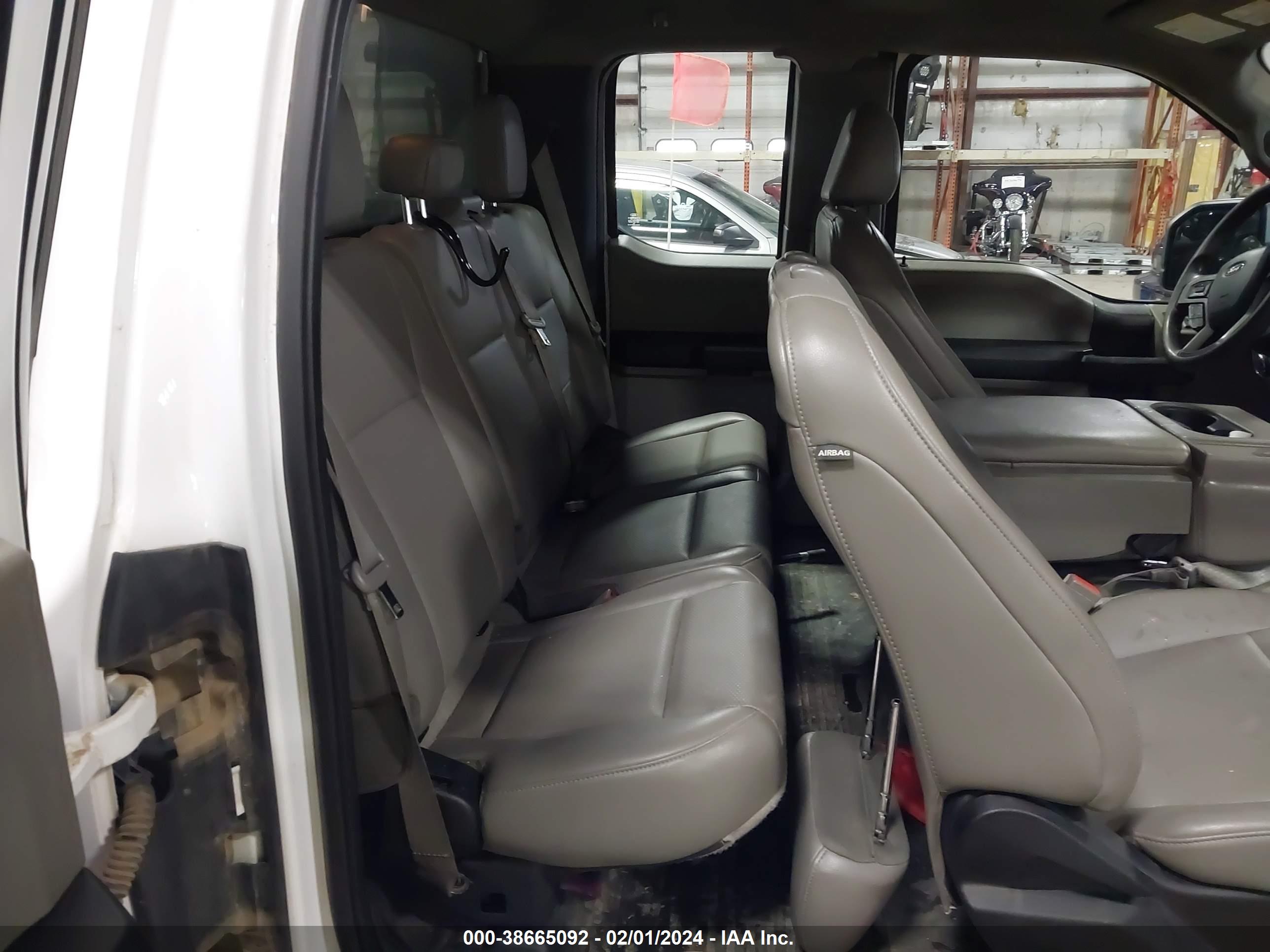 FORD F-150 image 8