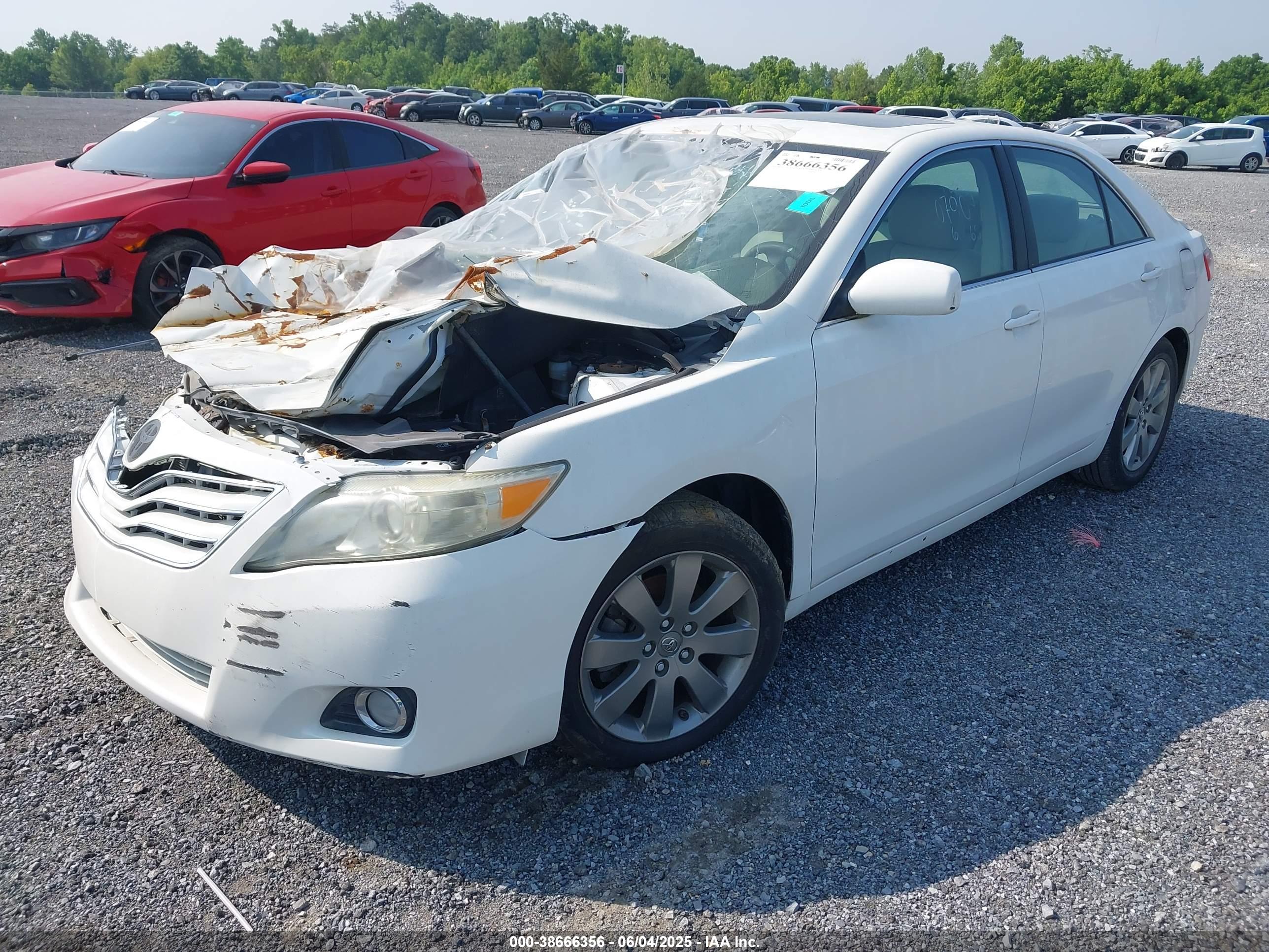 TOYOTA CAMRY image 2
