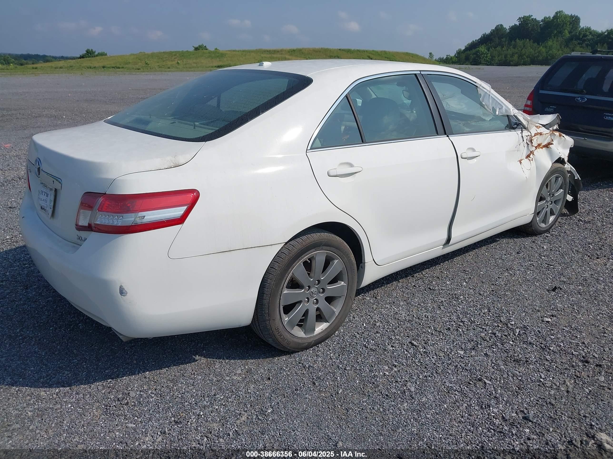 TOYOTA CAMRY image 4
