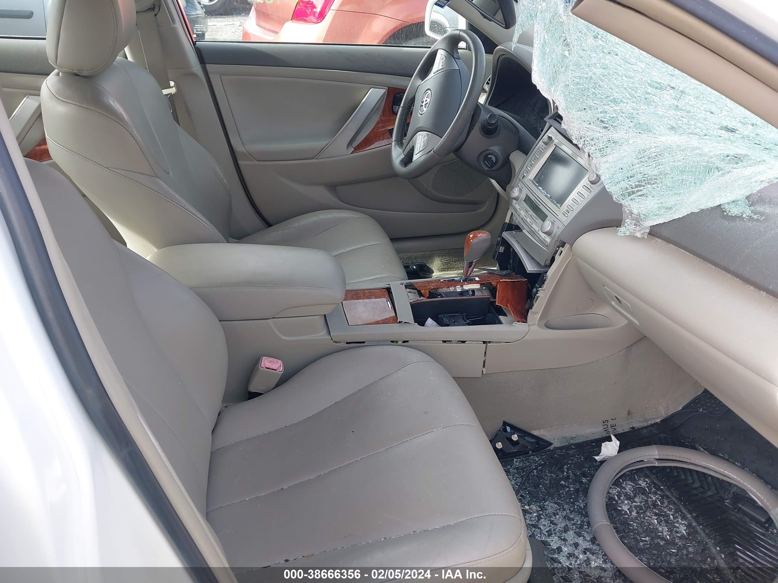 TOYOTA CAMRY image 5