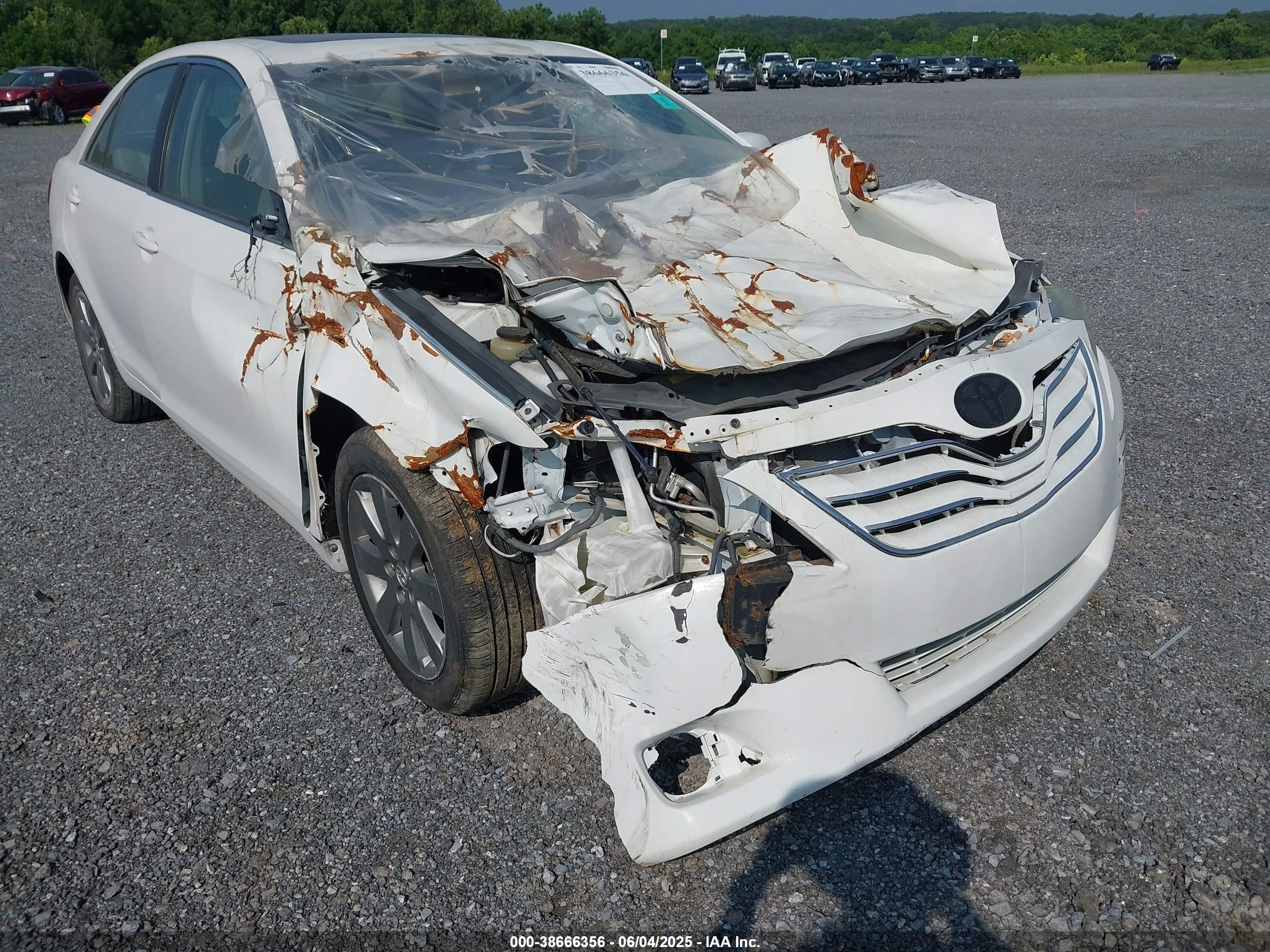 TOYOTA CAMRY image 6