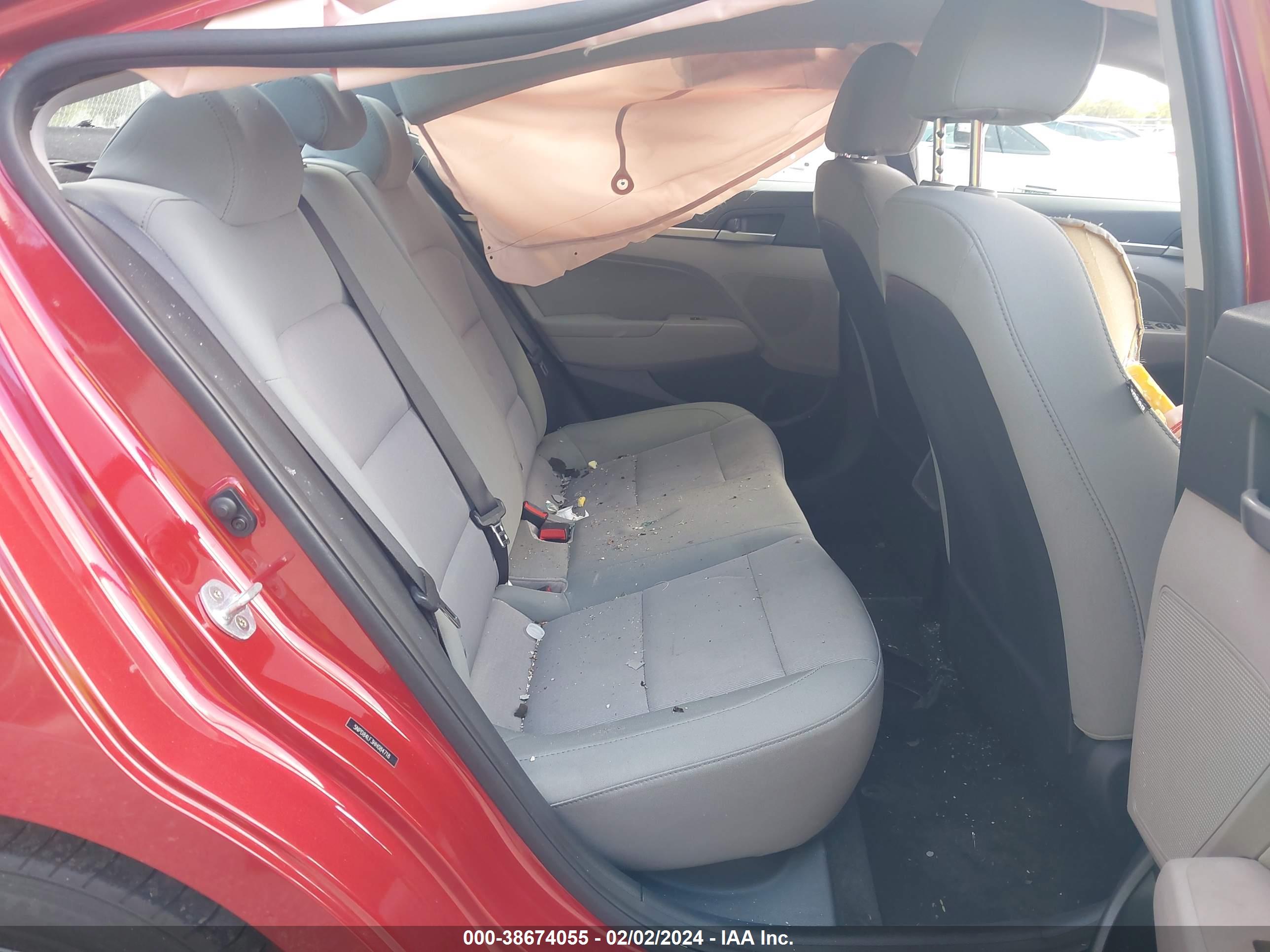 HYUNDAI ELANTRA image 8