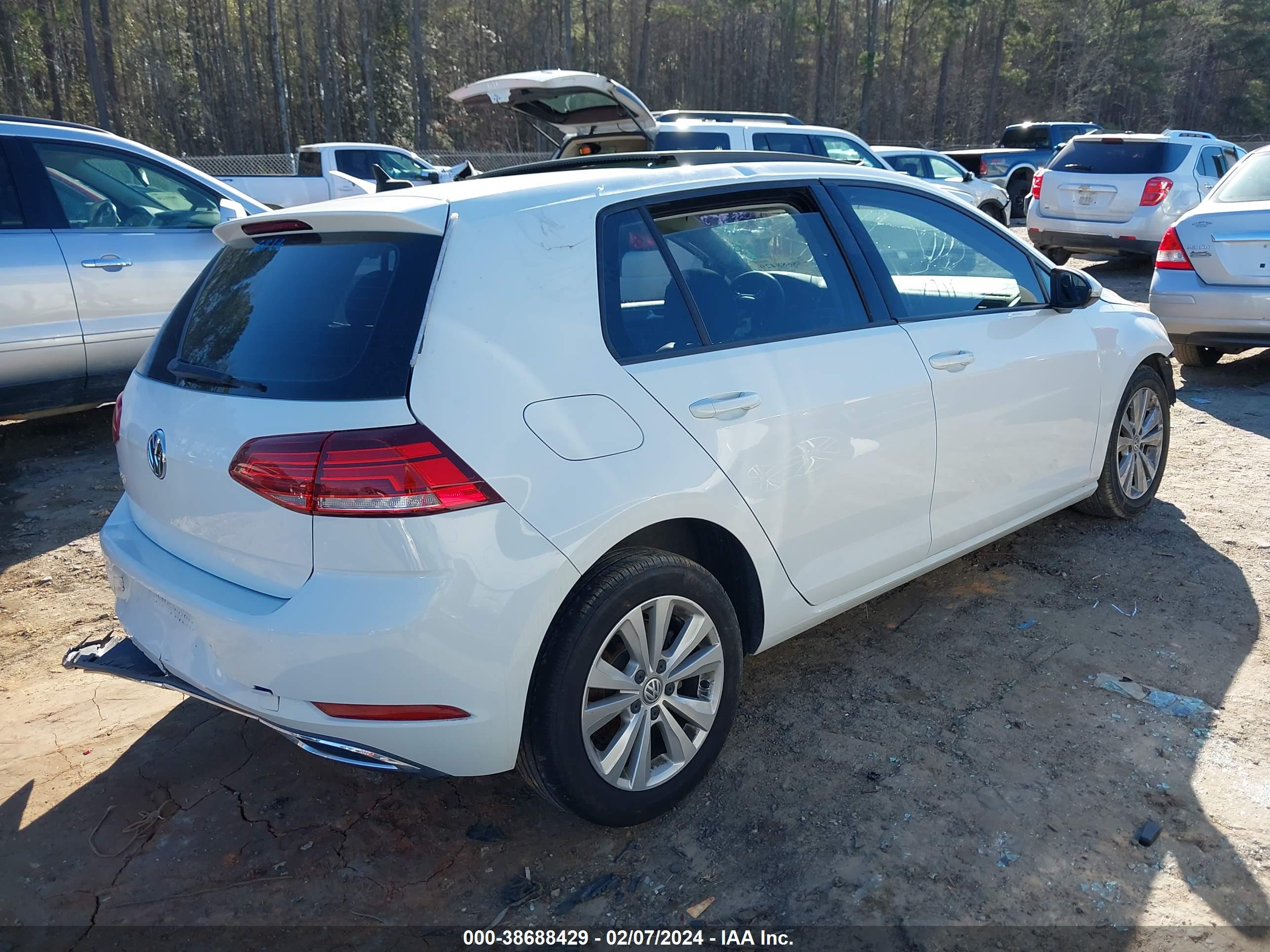VOLKSWAGEN GOLF image 4