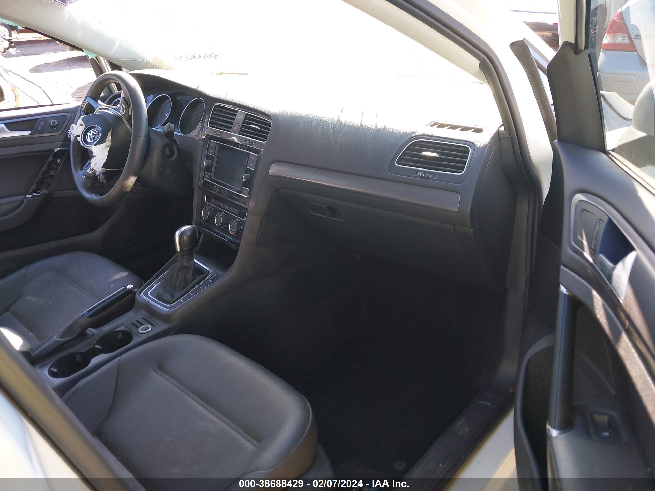 VOLKSWAGEN GOLF image 5