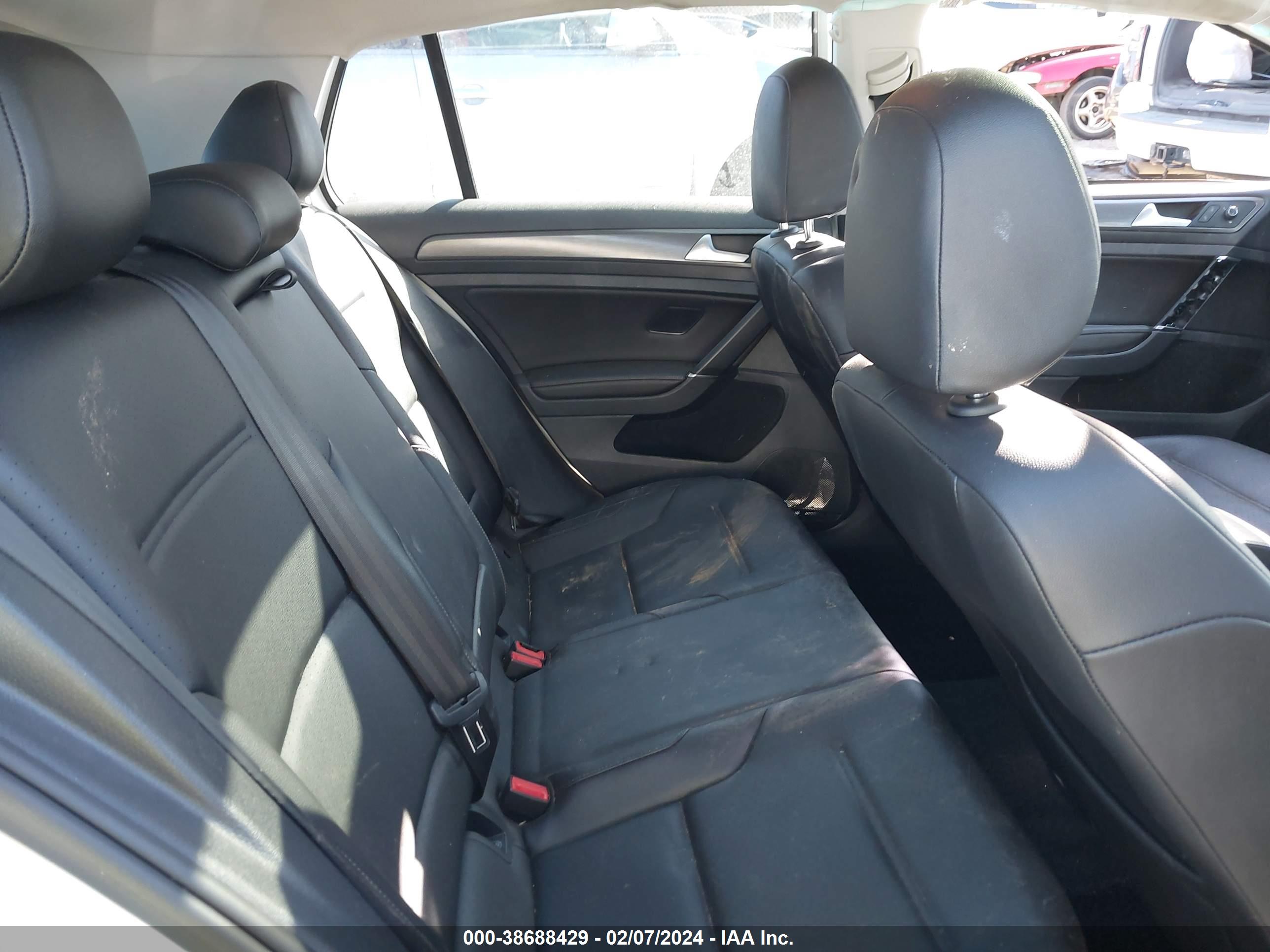 VOLKSWAGEN GOLF image 8