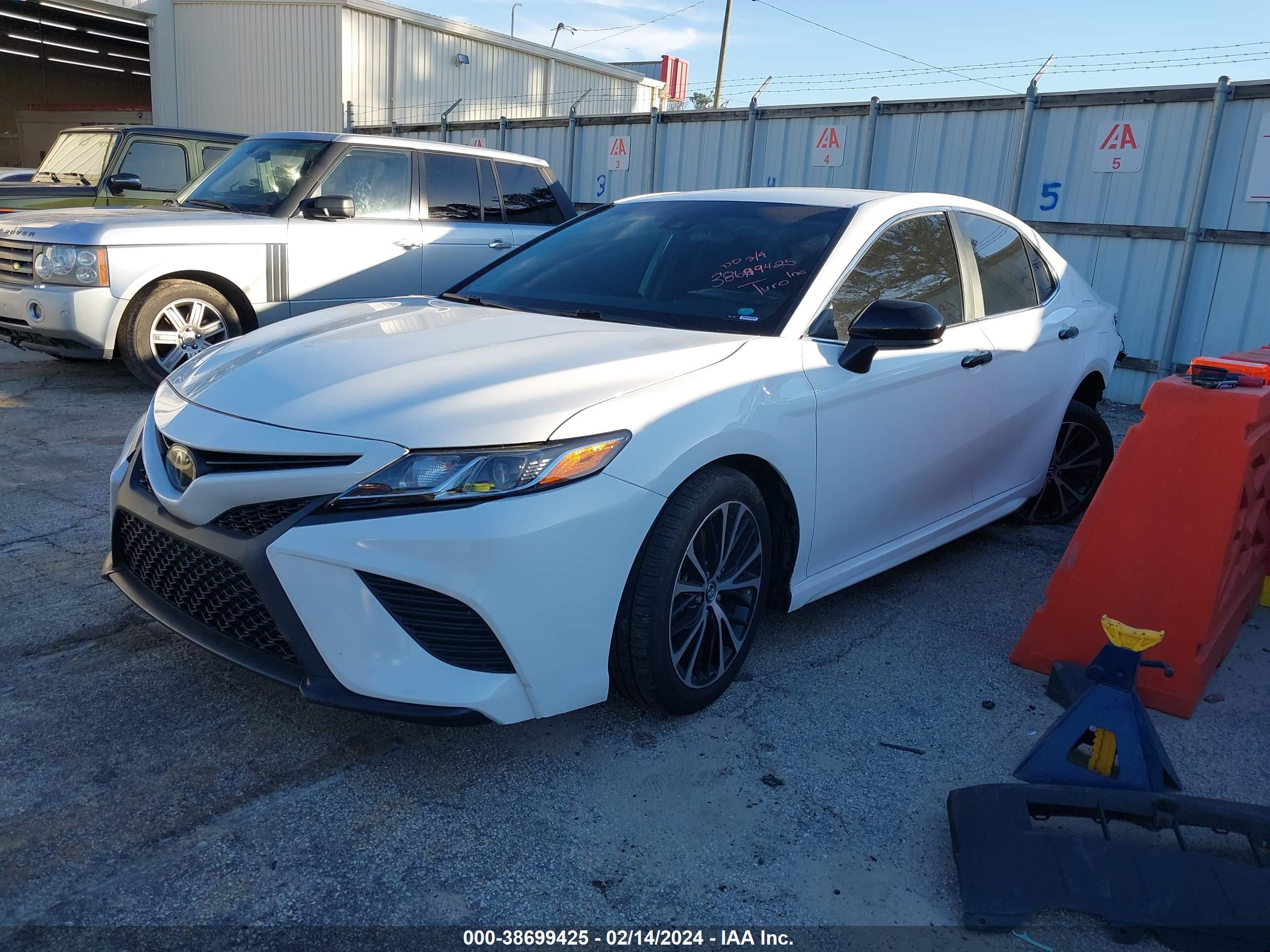 TOYOTA CAMRY image 2