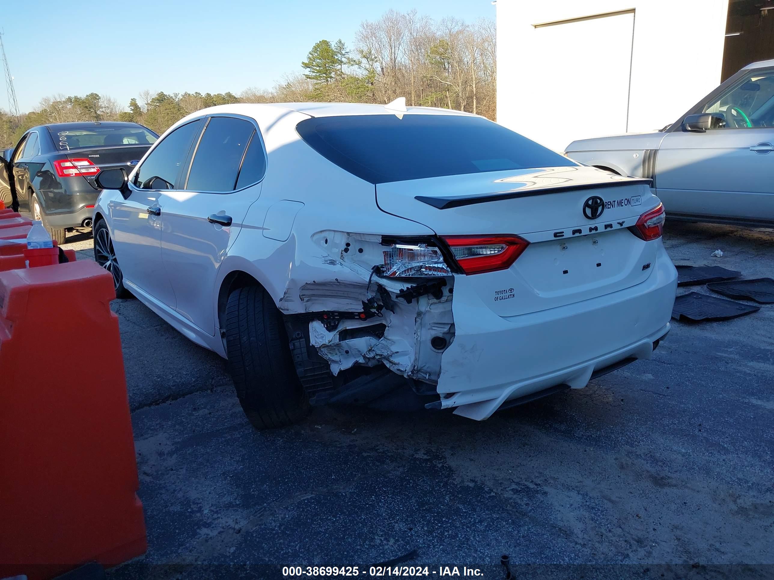TOYOTA CAMRY image 3