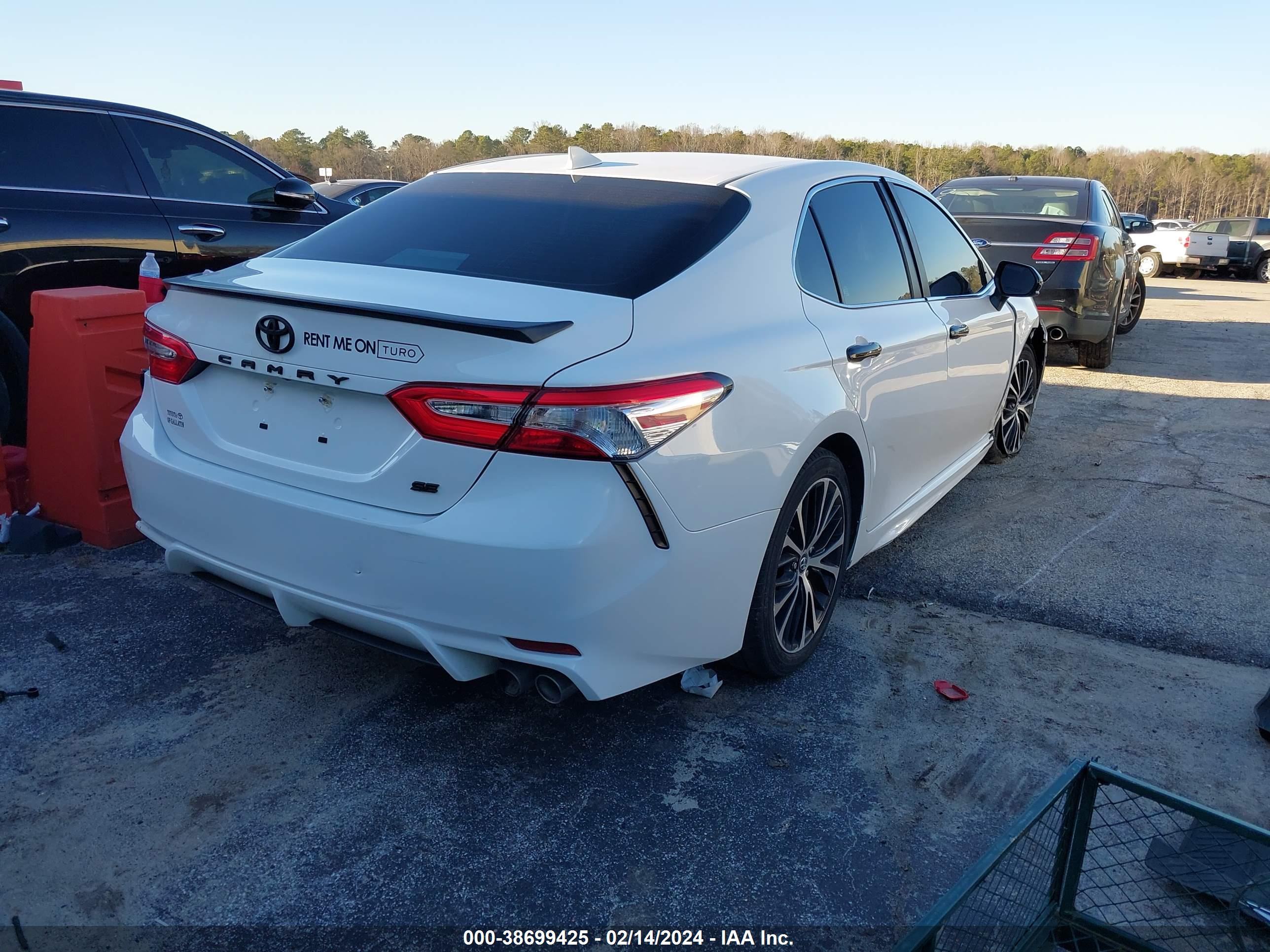 TOYOTA CAMRY image 4