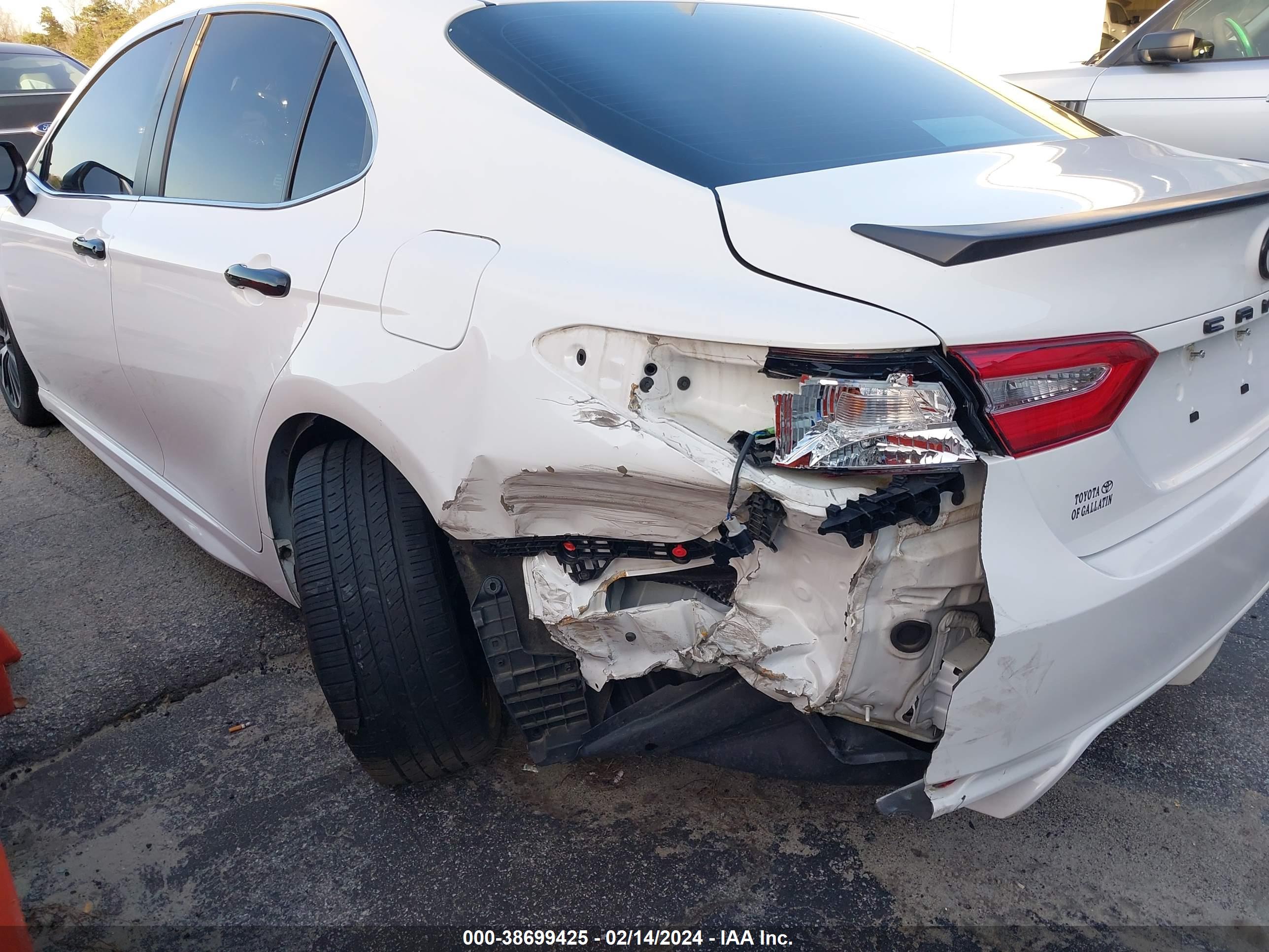 TOYOTA CAMRY image 6