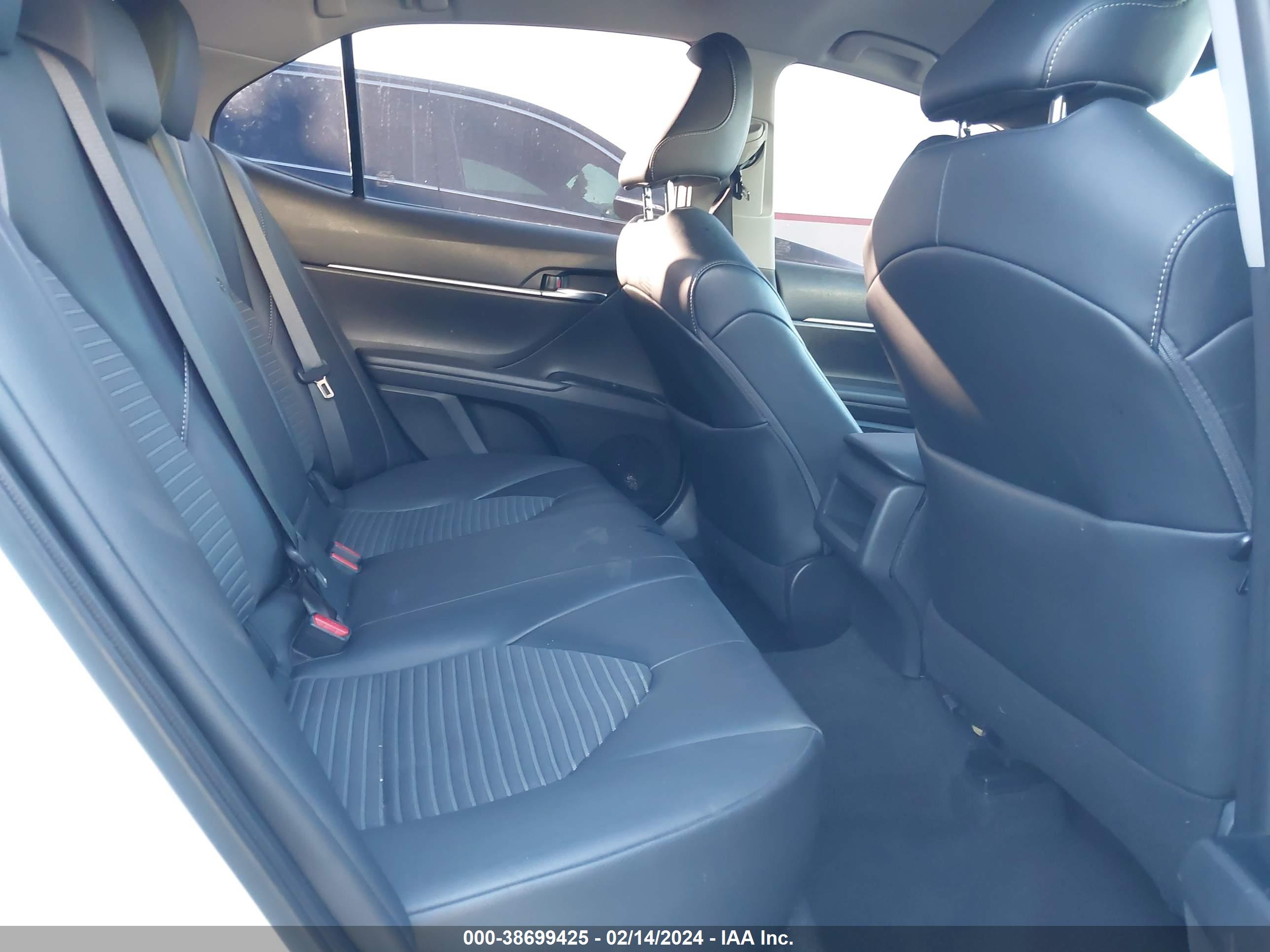 TOYOTA CAMRY image 8
