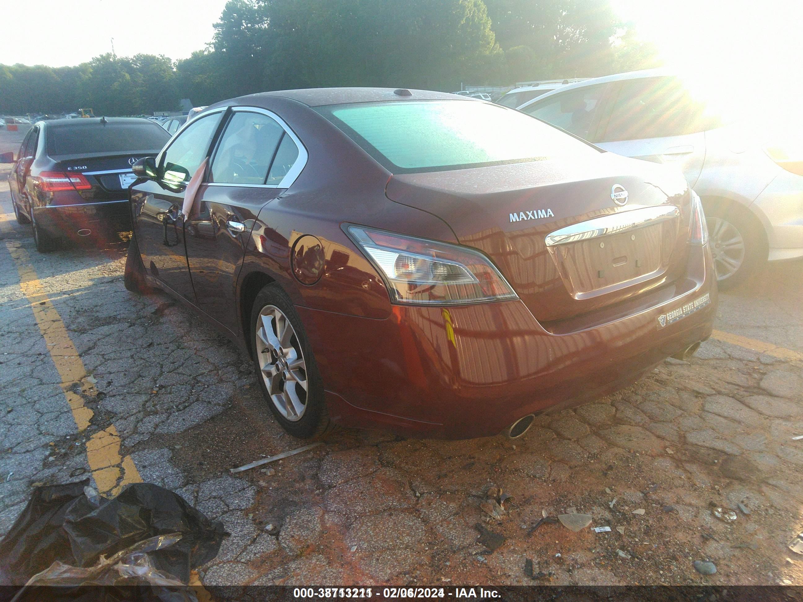 NISSAN MAXIMA image 3