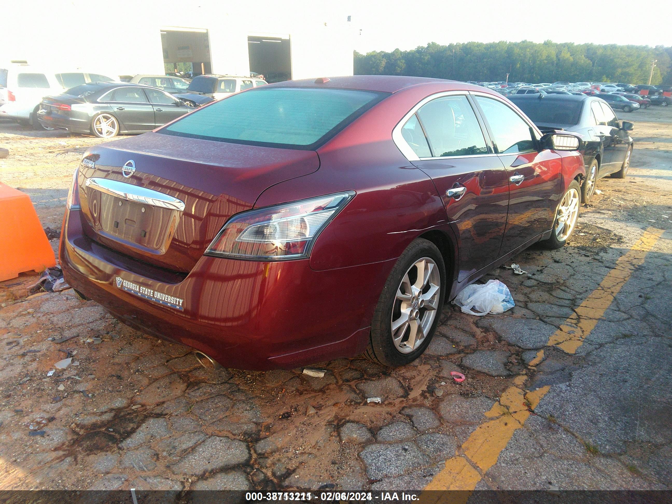 NISSAN MAXIMA image 4