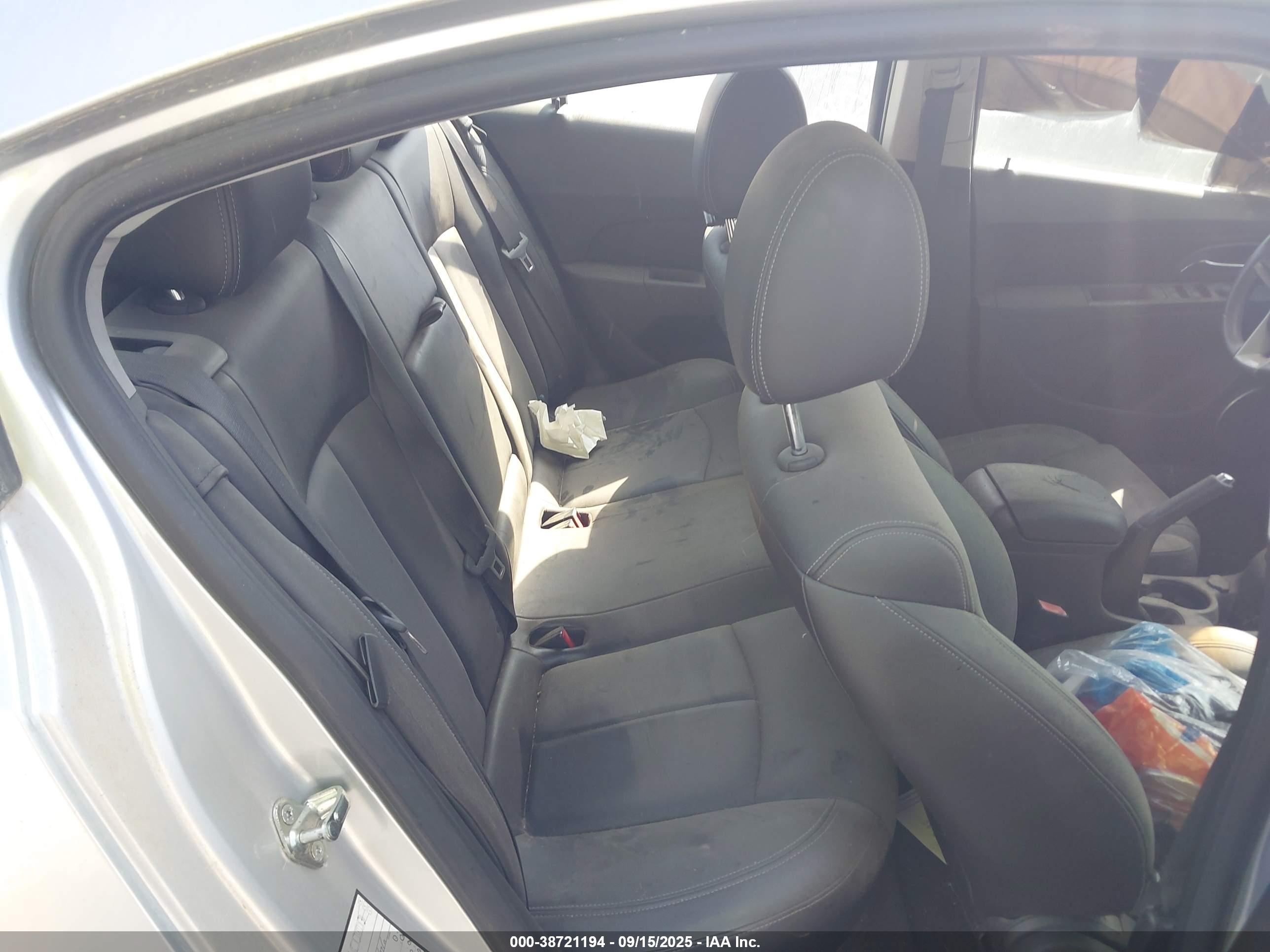 CHEVROLET CRUZE image 8