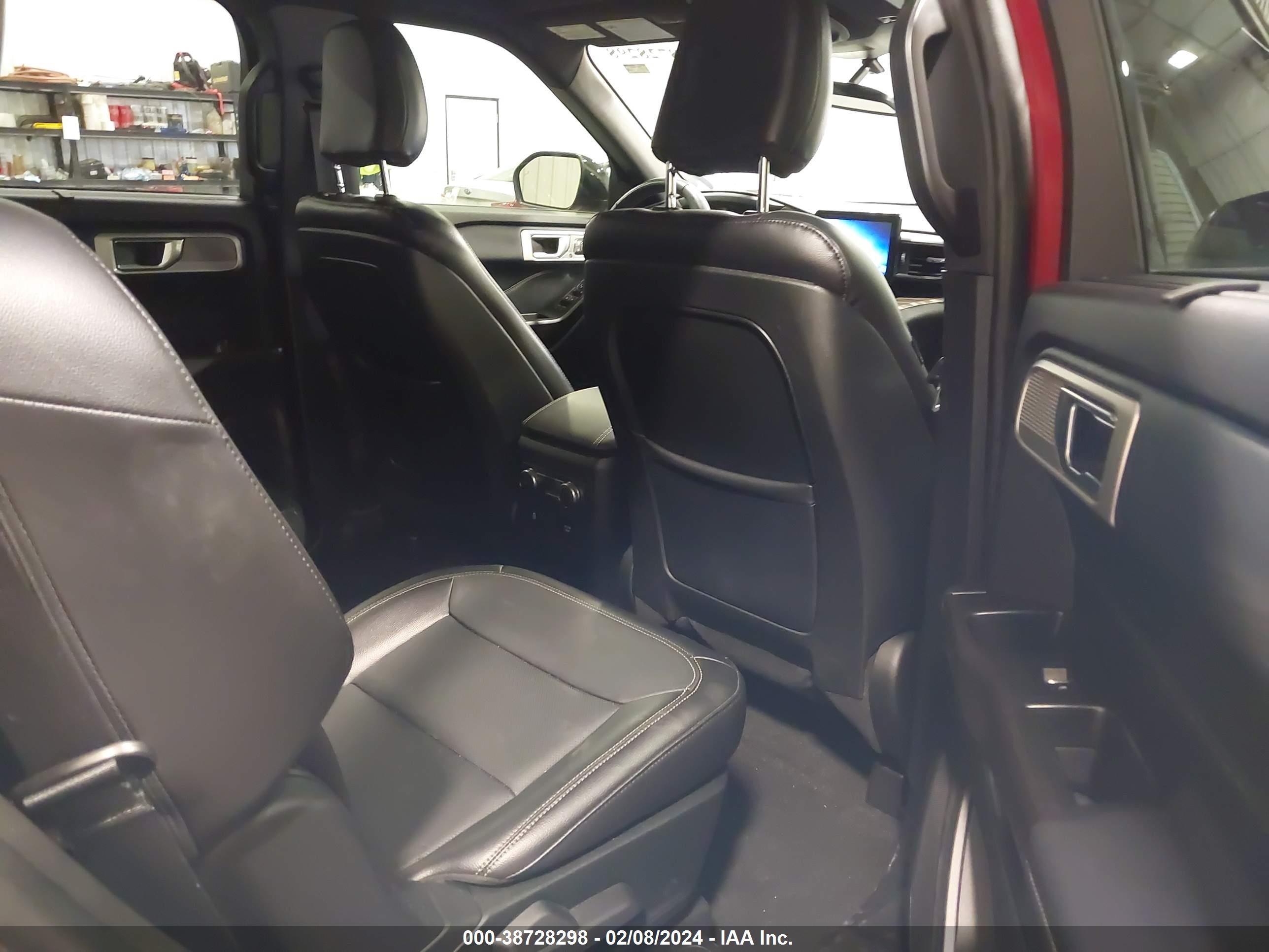 FORD EXPLORER image 8