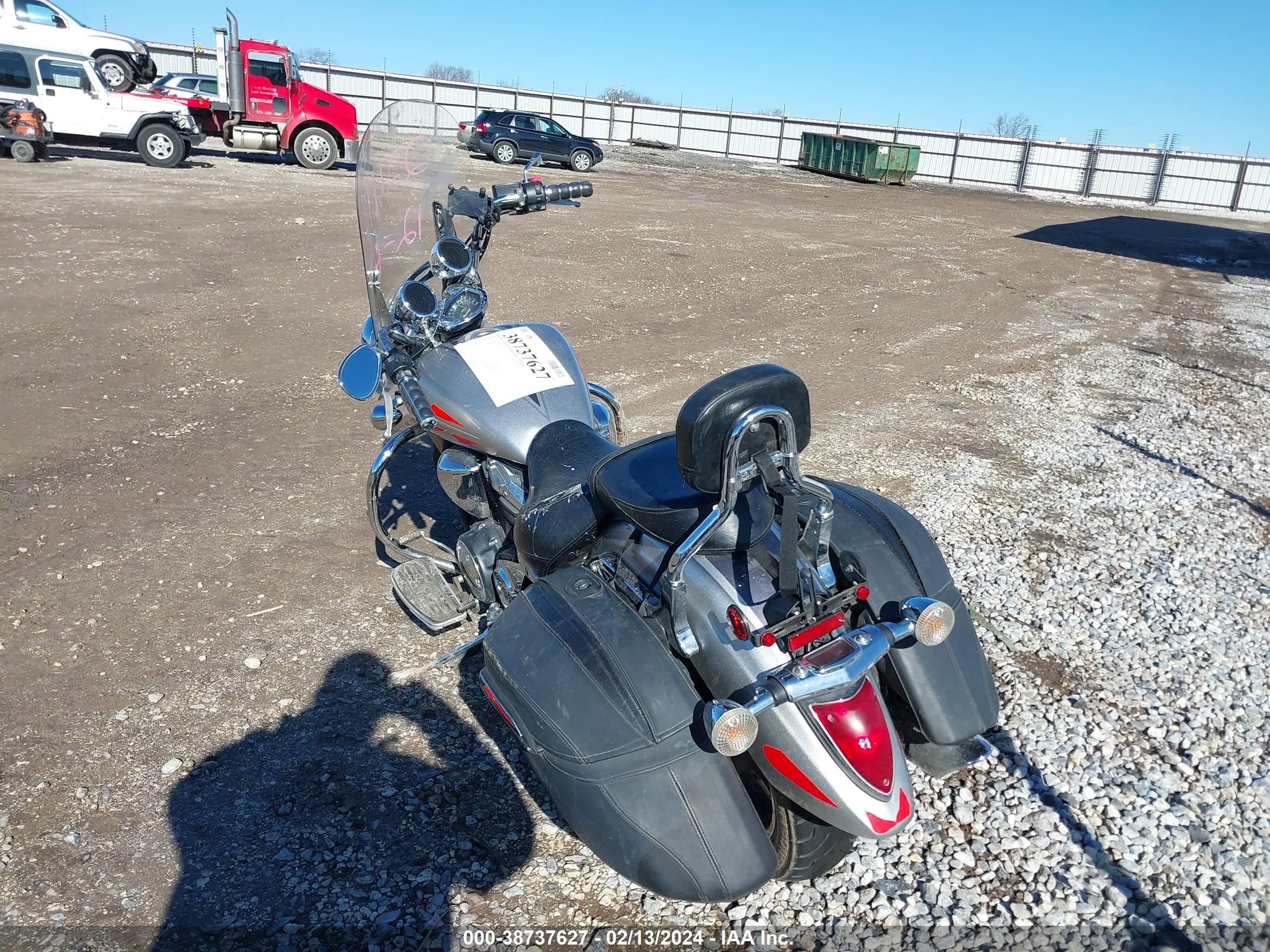 YAMAHA XVS1300 image 3